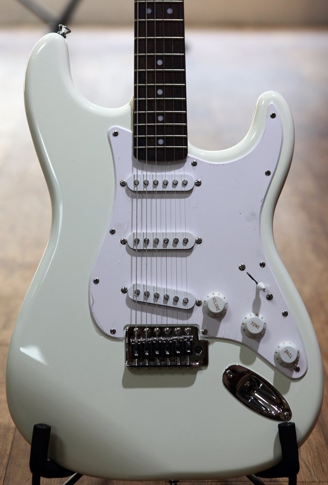 Guitarra Fender - Squier Bullet Strat - Arctic White | Amazon.com.br