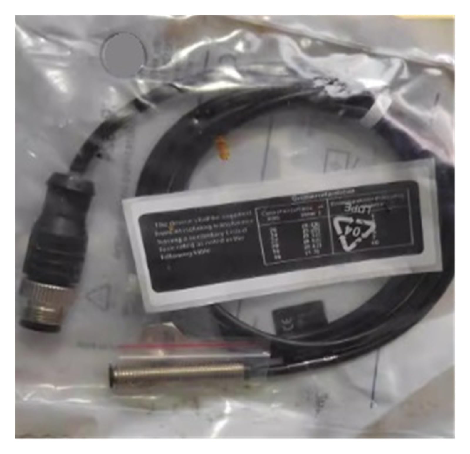 Capteur de proximité IE5324 idéal pour automatiser les espaces réduits de machine