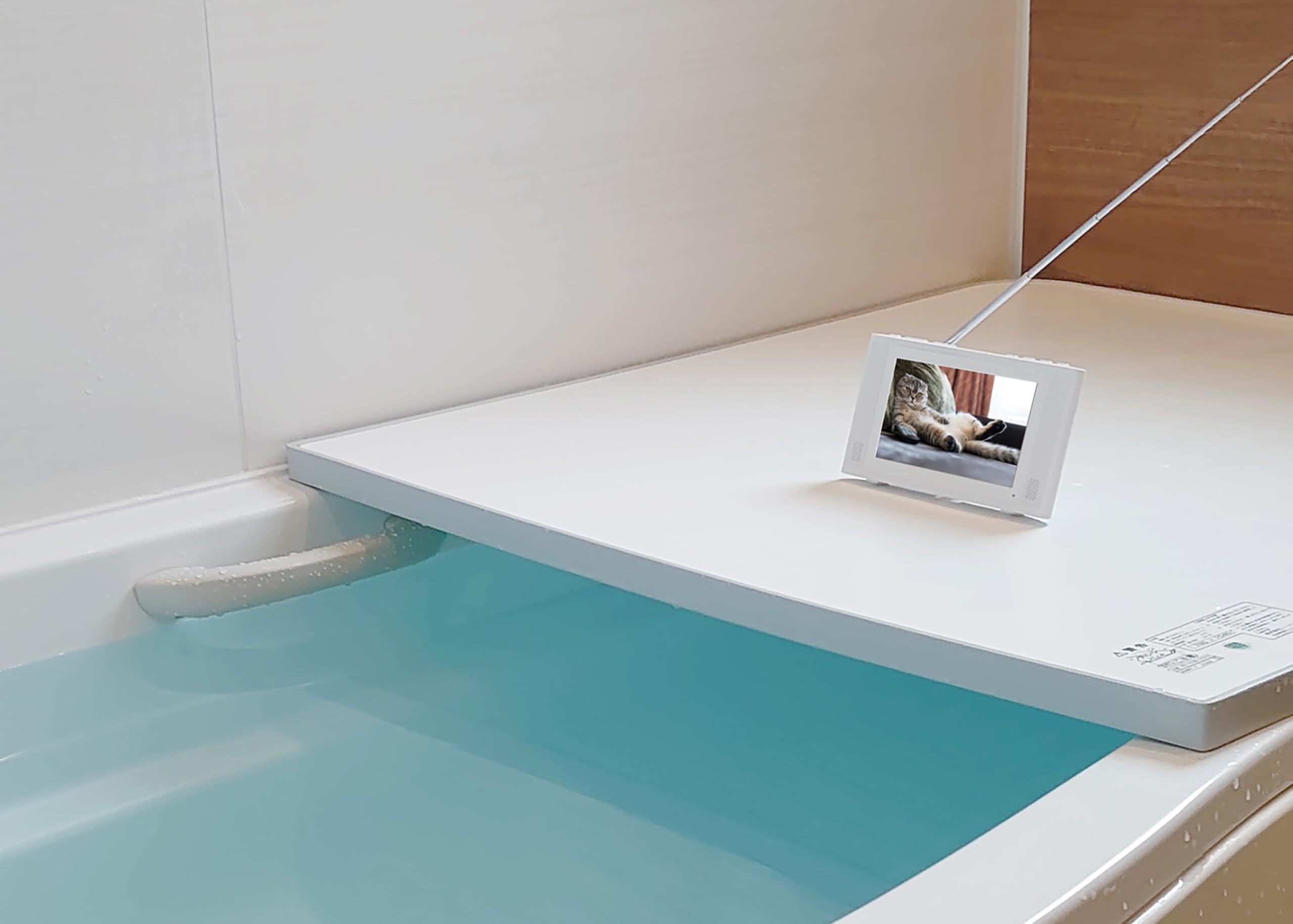 グランプレ 5インチ防水フルセグ・ワンセグテレビ フルセグ視聴&録画ができる5型防水ポータブルテレビ - AV Watch