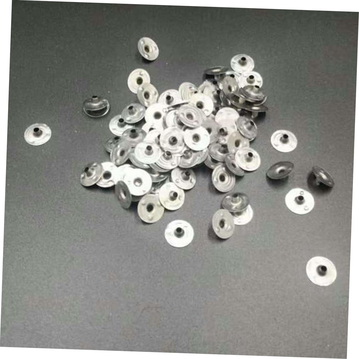 STOBOK 900 Pcs DIY Candle Wicks Tea Lights Wick Beeswax Candle Wick Tabs Tea Light Candles Candle Wick Tabs Stand Candle Core Wicks Low Smoke Wicks Candle Wick Core Candle DIY Wick