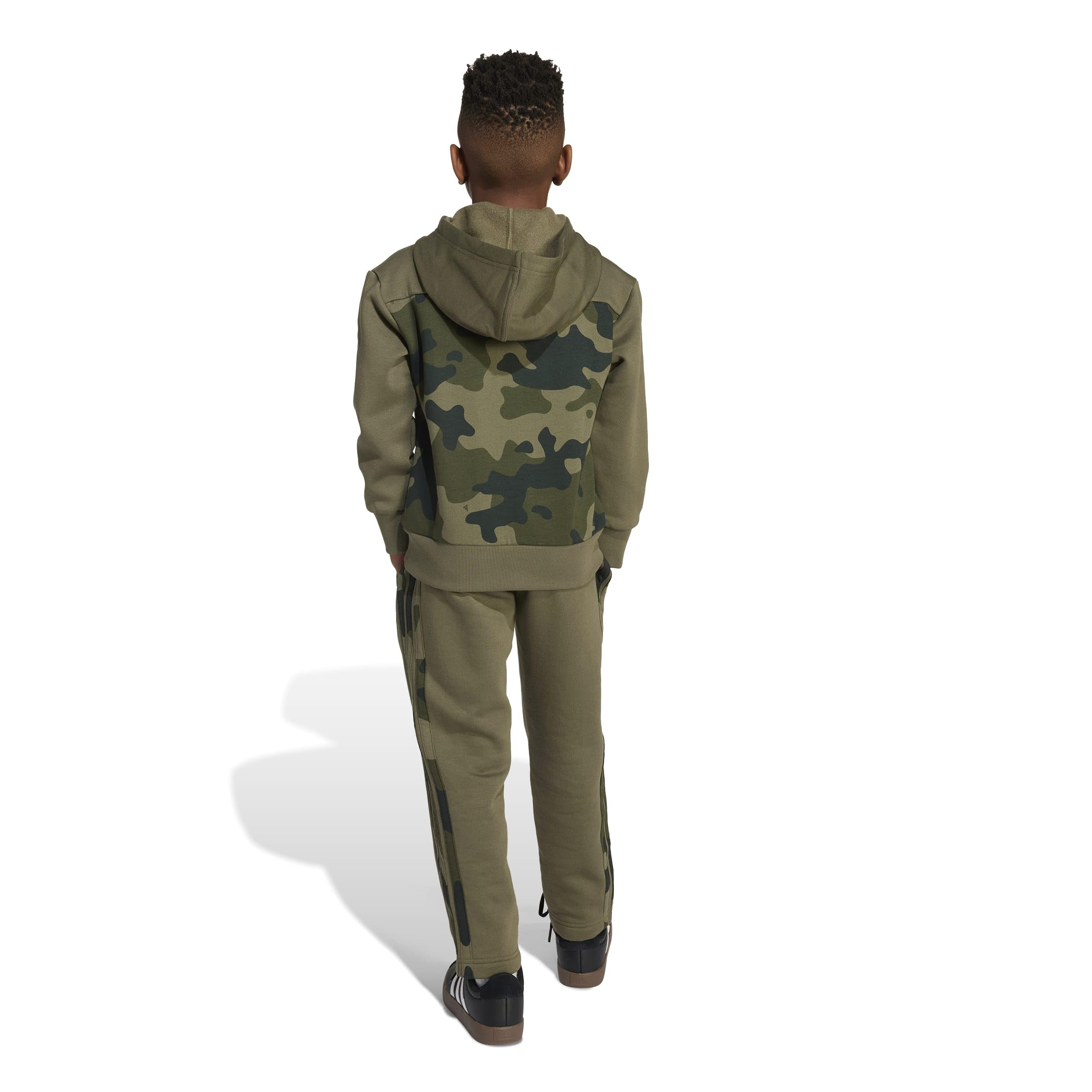 adidas Unisex Kids' Conjunto de chándal de felpa con estampado de camuflaje Seasonal Essentials