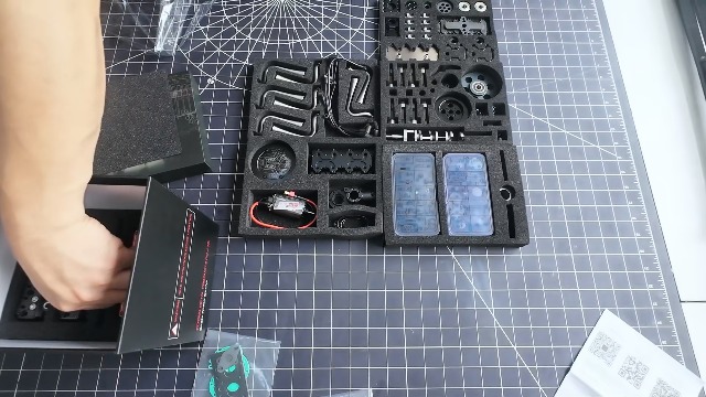 Amazon.com: ConsoleXpress Mini V8 Engine Model Kit That Runs, FS