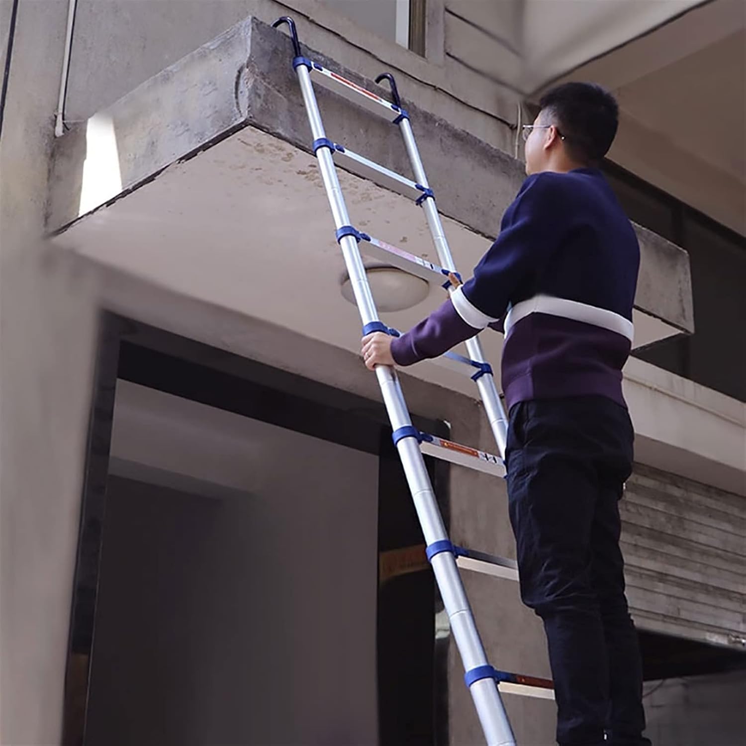Stepladders Portable 2M-8M Telescoping Ladder Aluminum Extension Ladder & Loft Roof Hook Kit Telescopic Ladder Foldable Capacity Max Load 150kg/330lb Keep it in Mind