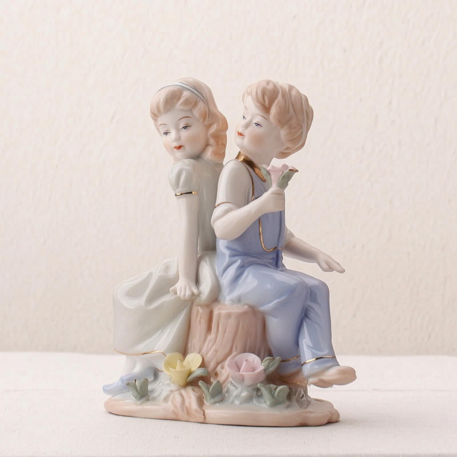 Gralara Pareja de Niños Figurita Estatua Escultura Adorno en Barnizada con Brillo Suave y Acabado Pulido Pieza de Mesa Compacta Que Ahorra Espacio Adecuada para Dormitorio Sala de Estar Regalo