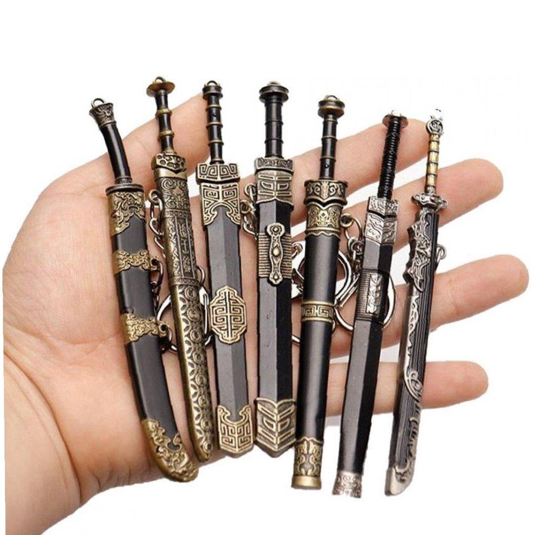 Amazon.co.jp: キーホルダー ミニ剣 鞘の装飾パターンを備えた 古代の