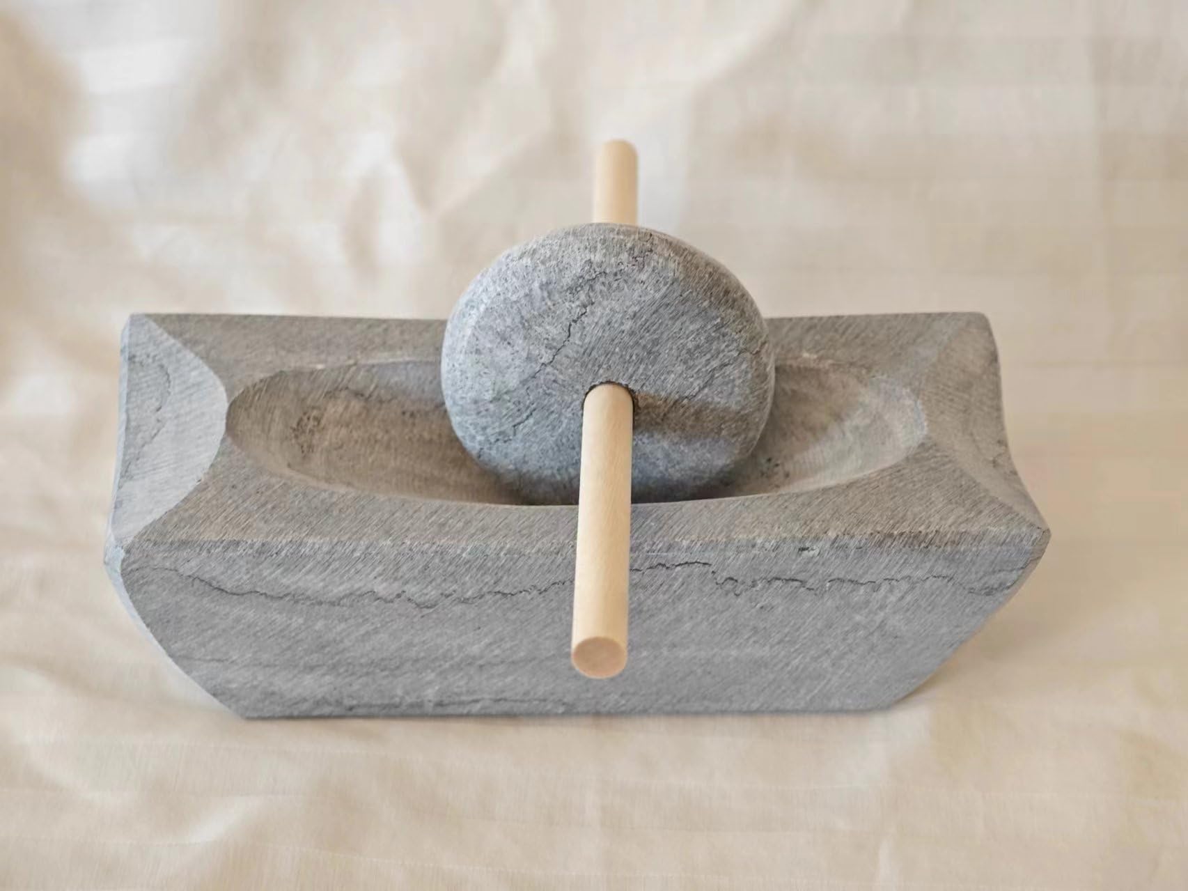 Bluestone roll, Song Dynasty tea grinding, small stone mortar, roller, matcha powder production, tea cake grinding, coffee bean grinding. 5.9 inches long, stone color without polishing.