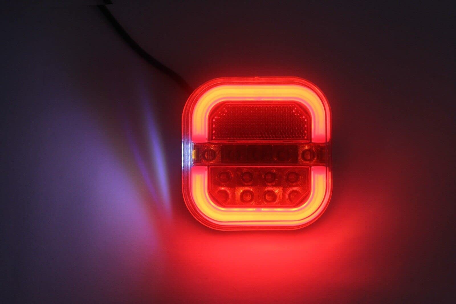 Coppia Fanali Posteriori 12-24V Multifunzione A Led Impermeabili IP67 Omologati Freccia Stop Targa Per Carrelli Rimorchi Trattori