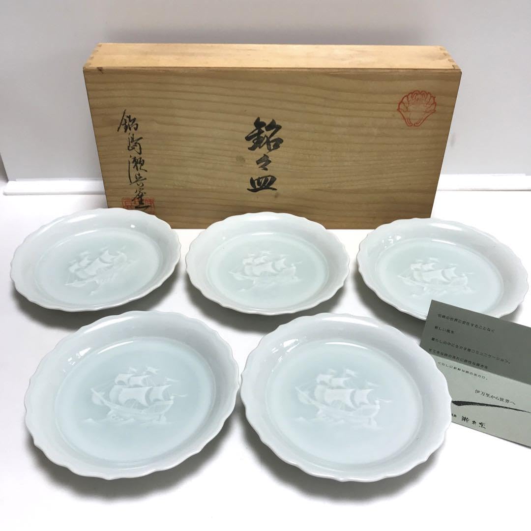 新品 伊万里焼 瀬兵窯 リーフ型銘々皿5枚 高級美術　お正月 伊万里焼 瀬兵窯 リーフ型銘々皿5枚 高級美術 料亭 レストラン お祝い