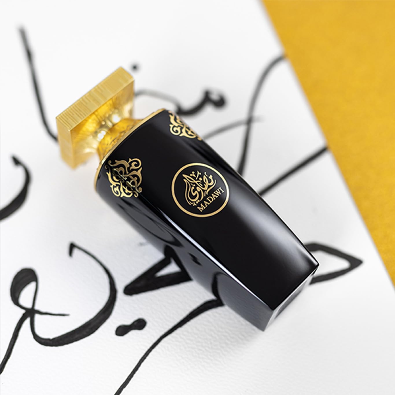 Arabian Oud MADAWI 90 ml | Eau de Parfum Unisex | Ananas, Fiori d'arancio, Patchouli e Muschio | Profumo fruttato, floreale e orientale.