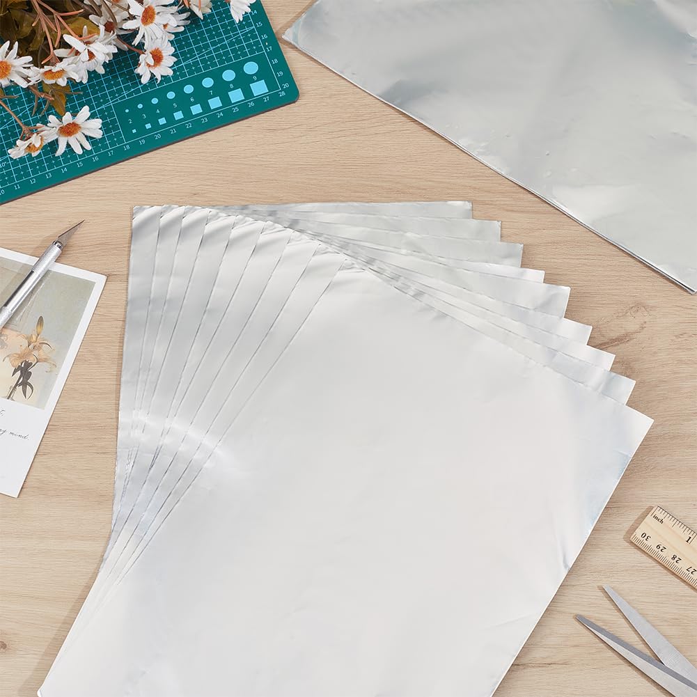 PH PandaHall 50 Feuilles Aluminium Feuilles de Papier 20x30cm Papier Aluminium Feuille Décorative Feuille de Métal Gaufrée pour Salle de Classe Studio à Domicile 50 µm D'Épaisseur Argenterie