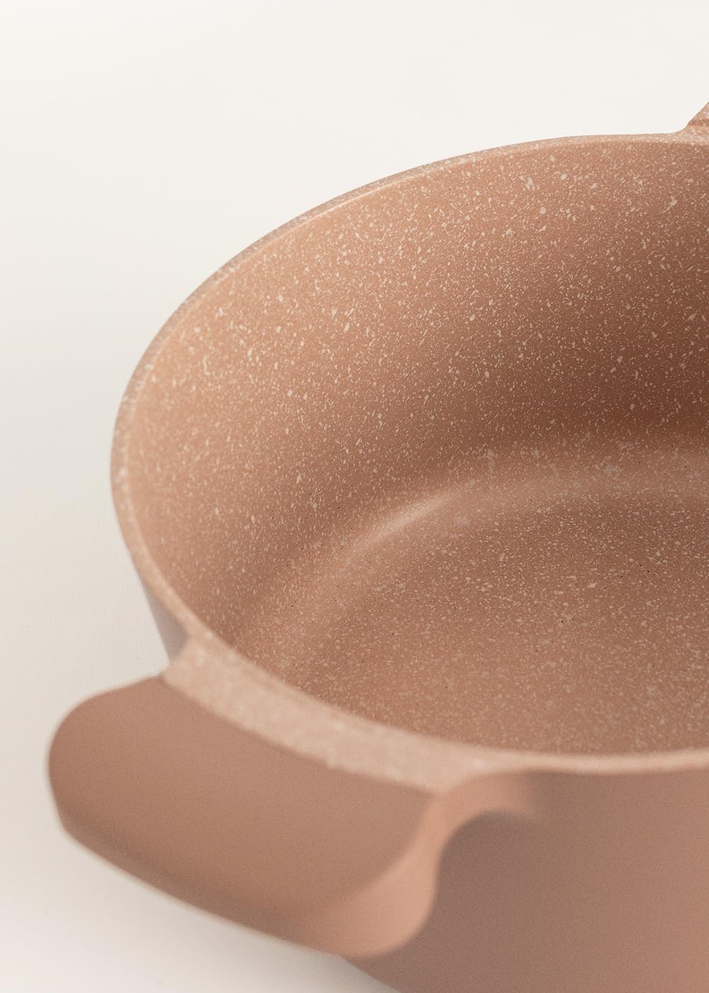CREATE/POT STUDIO/Olla de aluminio de Ø24cm con revestimiento cerámico moca/Antiadherente, apta para todo tipo de cocinas, resistente y duradera, fácil de limpiar, libre de PFOA
