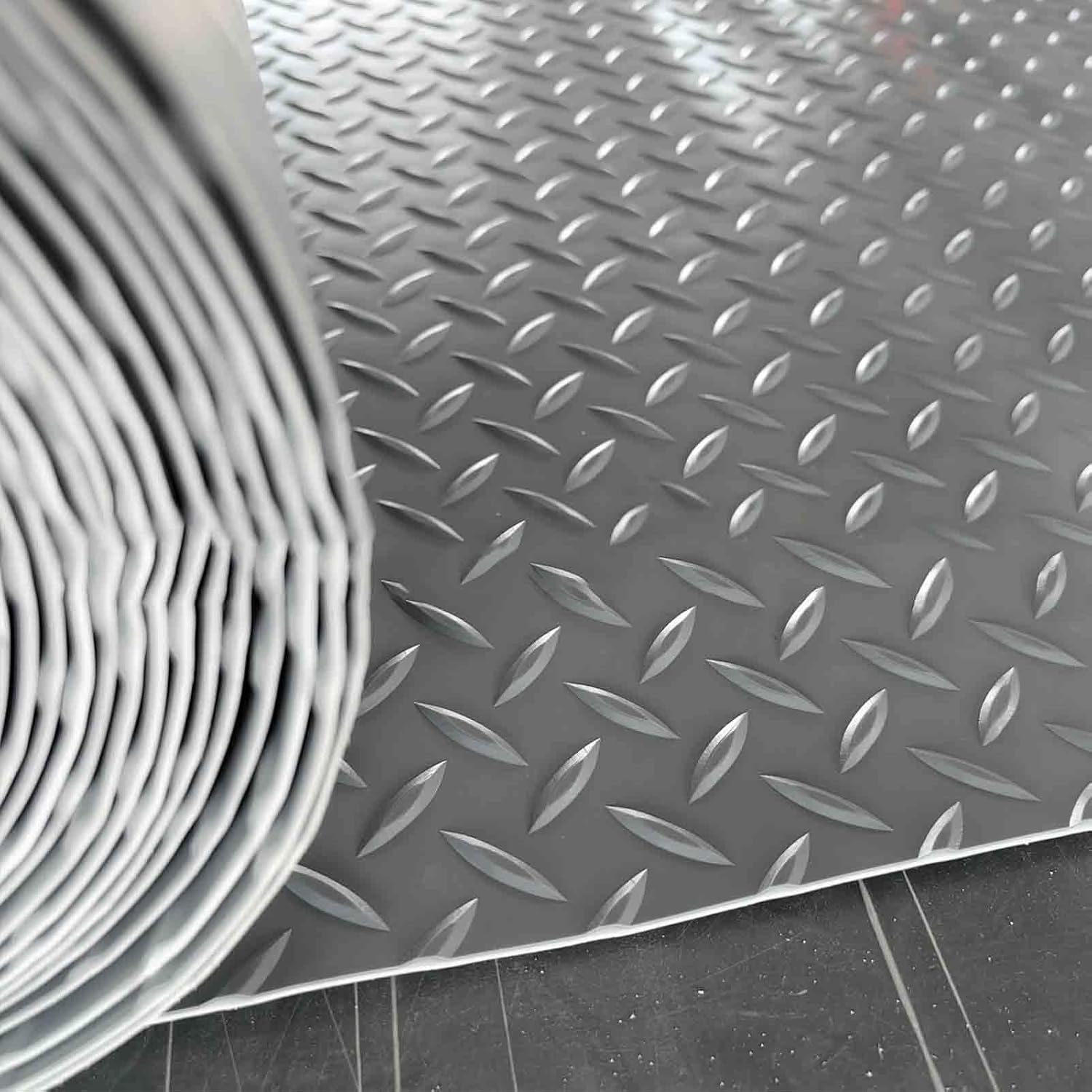 Garage Floor Mat Diamond Plate Rubber Roll, Parking Protect Flooring Roll for Car/SUV/Trucks/CRV/Trailer, Warehouse Workshop Cellar Shed Floor(Gray,1.2 x 1.8m/3.9 x 5.9ft)