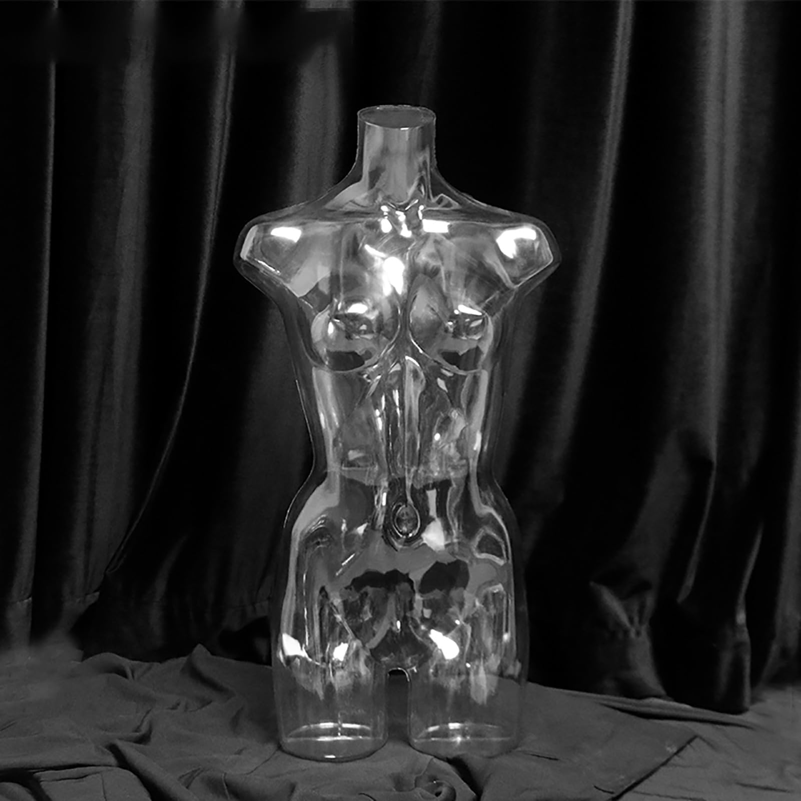 Maniquí de torso femenino de plástico transparente, forma rígida de medio cuerpo para exhibición de ropa con perchero