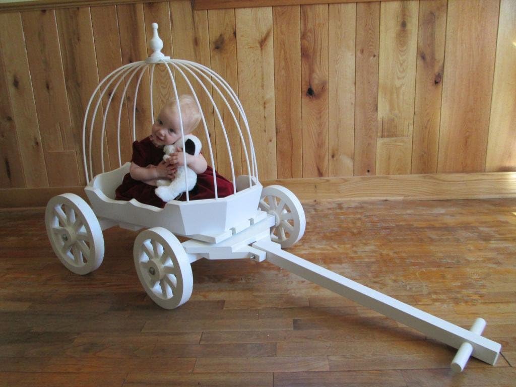 Mini Wedding Angel Cinderella Carriage Gloss, White