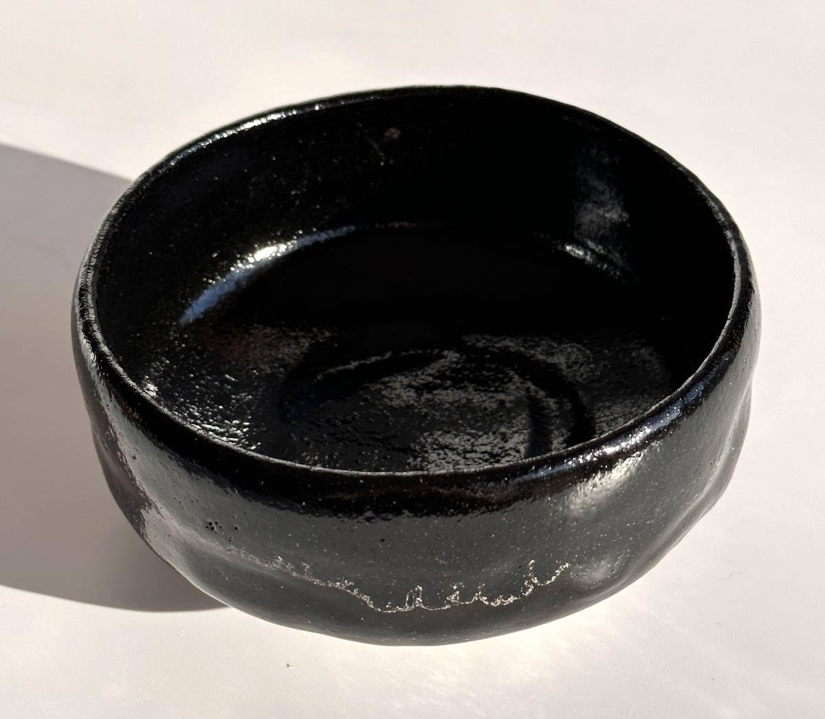 Amazon.co.jp: 楽焼昭楽窯佐々木昭楽造黒楽平茶盆茶道具抹茶茶碗共箱