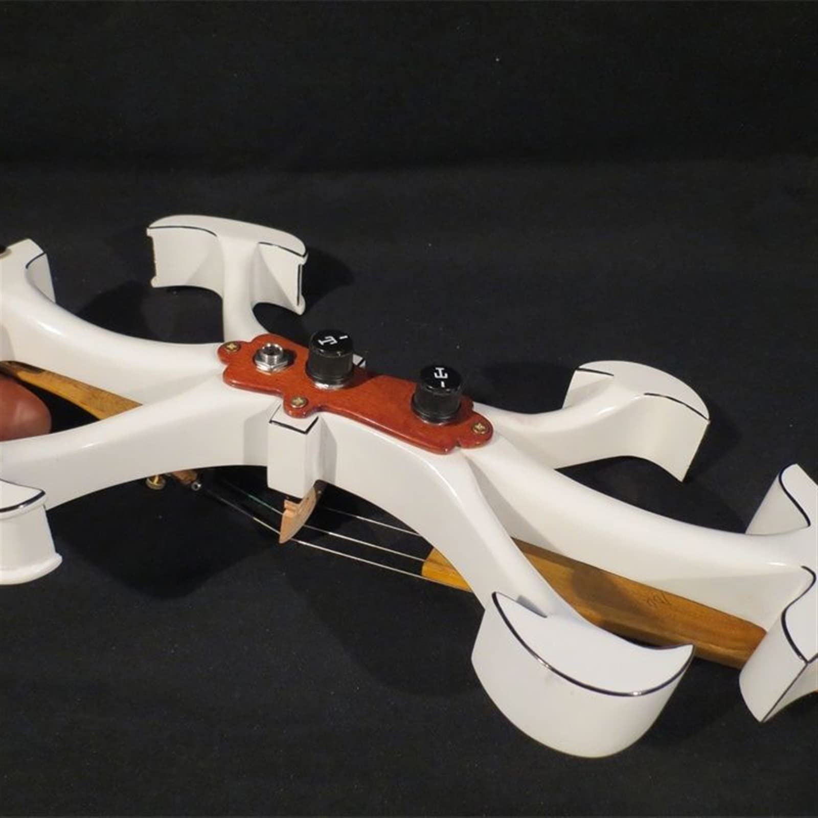Nuovo Strumento Musicale per Violino Elettrico 4/4 in Legno Massello Bianco con Manico in Acero Pickup Eccellente Violini per Studenti