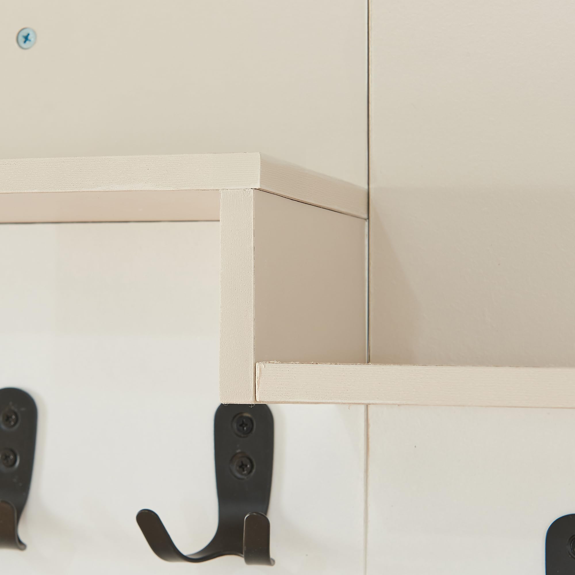 [en.casa] Appendiabiti da Parete con 2 Ripiani Aperti Mensola Attaccapanni a Muro con 5 Ganci Doppi in Metallo per Borse Cappotti 34 x 59 x 13 cm Ingresso Corridoio - Beige/Bianco