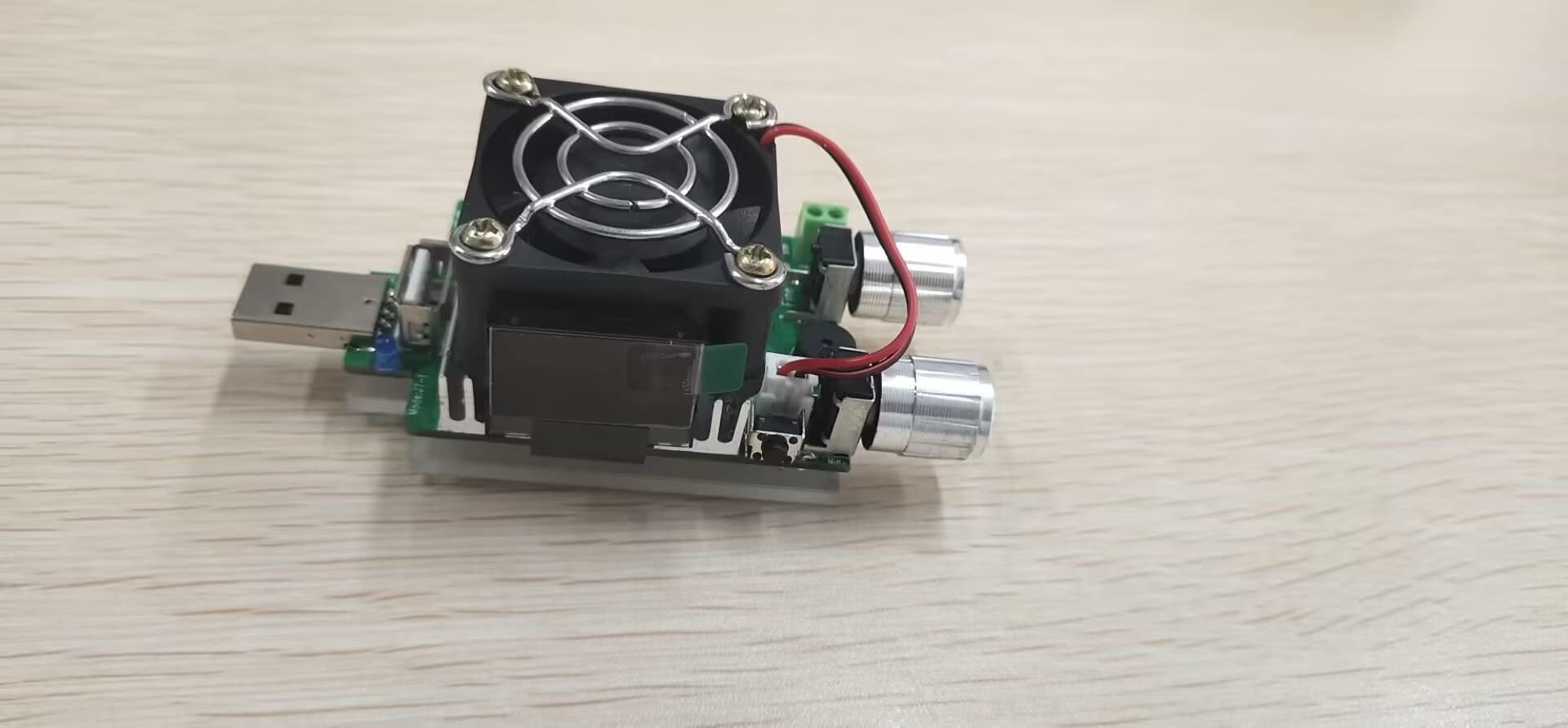 WANGCL Tester Di Carico USB 65W Regolabile – Con Ventola E Dissipatore, Per Test Di Ricarica Rapida PD E Misurazioni Precise