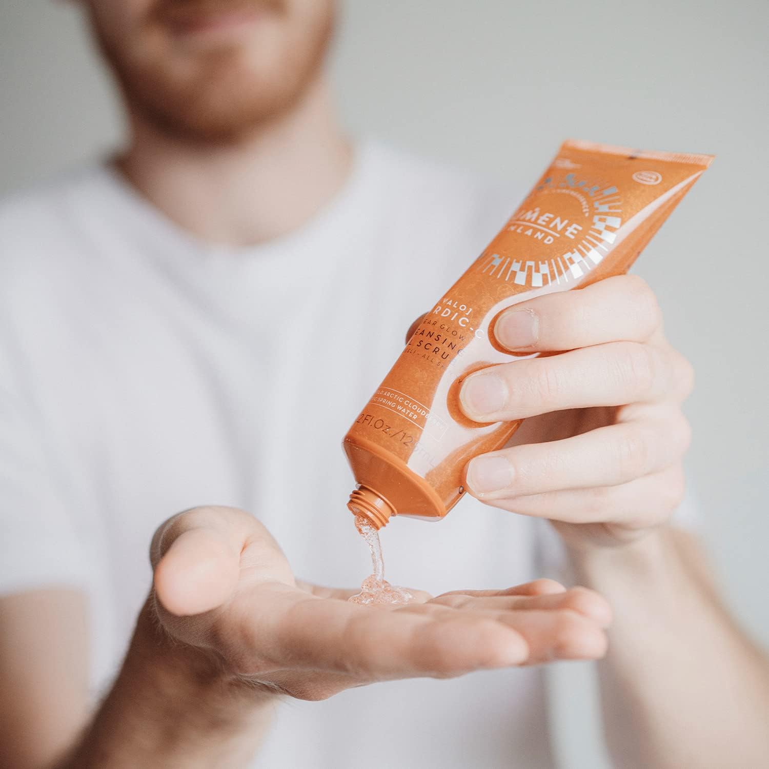 LUMENE Nordic-C [VALO] Glow Cleansing Gel Scrub for Gentle Exfoliation with Vitamin-C, Vegan 125 ml