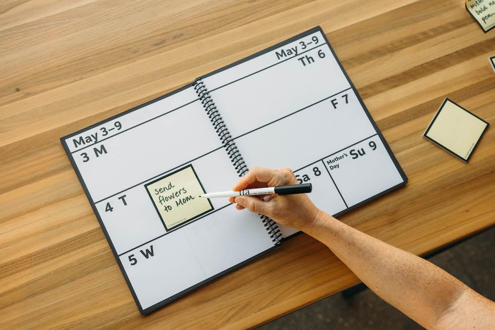 Calendario settimanale 2026 EZ2See® – Agenda giornaliera con grande stampa nera, numeri, bordi – ad alto contrasto, con grande spazio per appunti, linee in grassetto