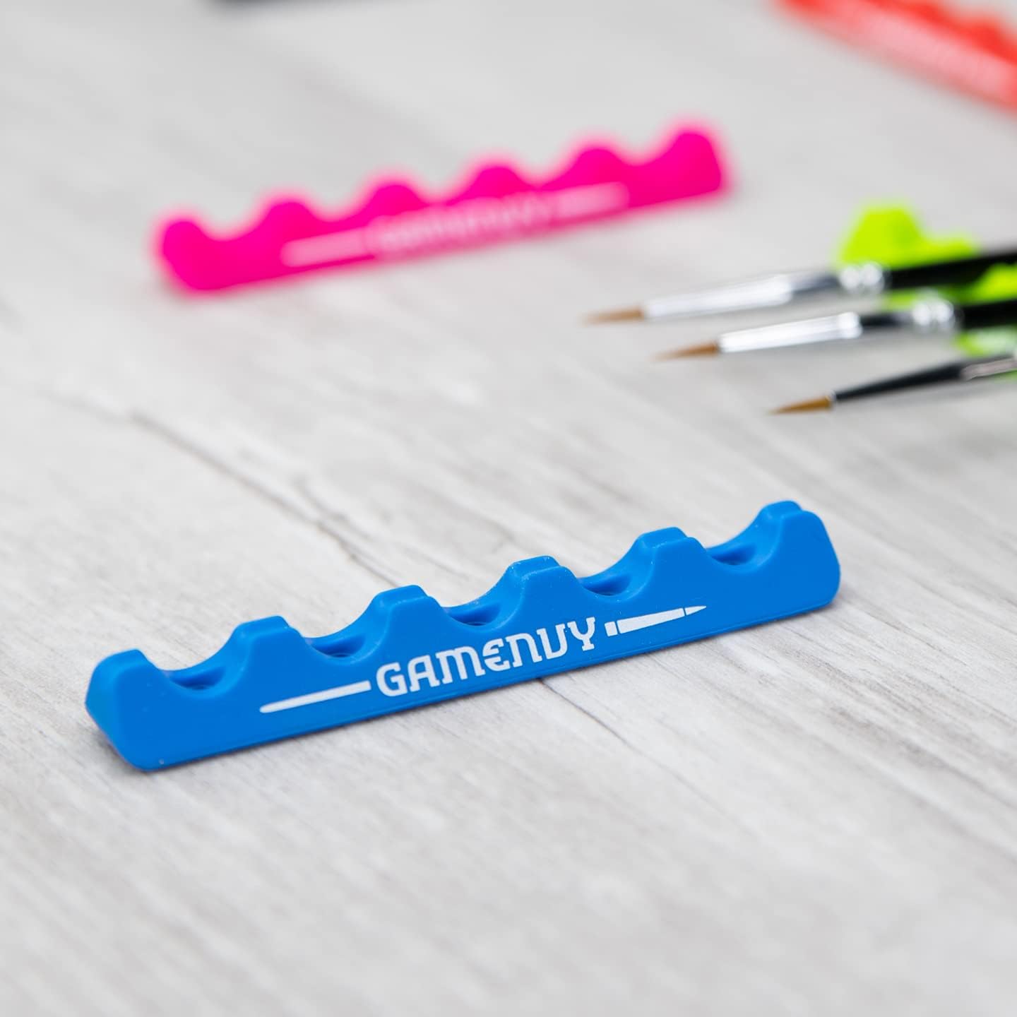 Game Envy Art Brush and Hobby Tool Holder for Watercolor, Acrylic, Oil Paint, Calligraphy, Miniature Painting, Pens, Markers, Hobby Knife - 6 Slots, Soft Rubber, Stays Put, Fun Colors, 2-Pack (Green) : Arts, Crafts & Sewing