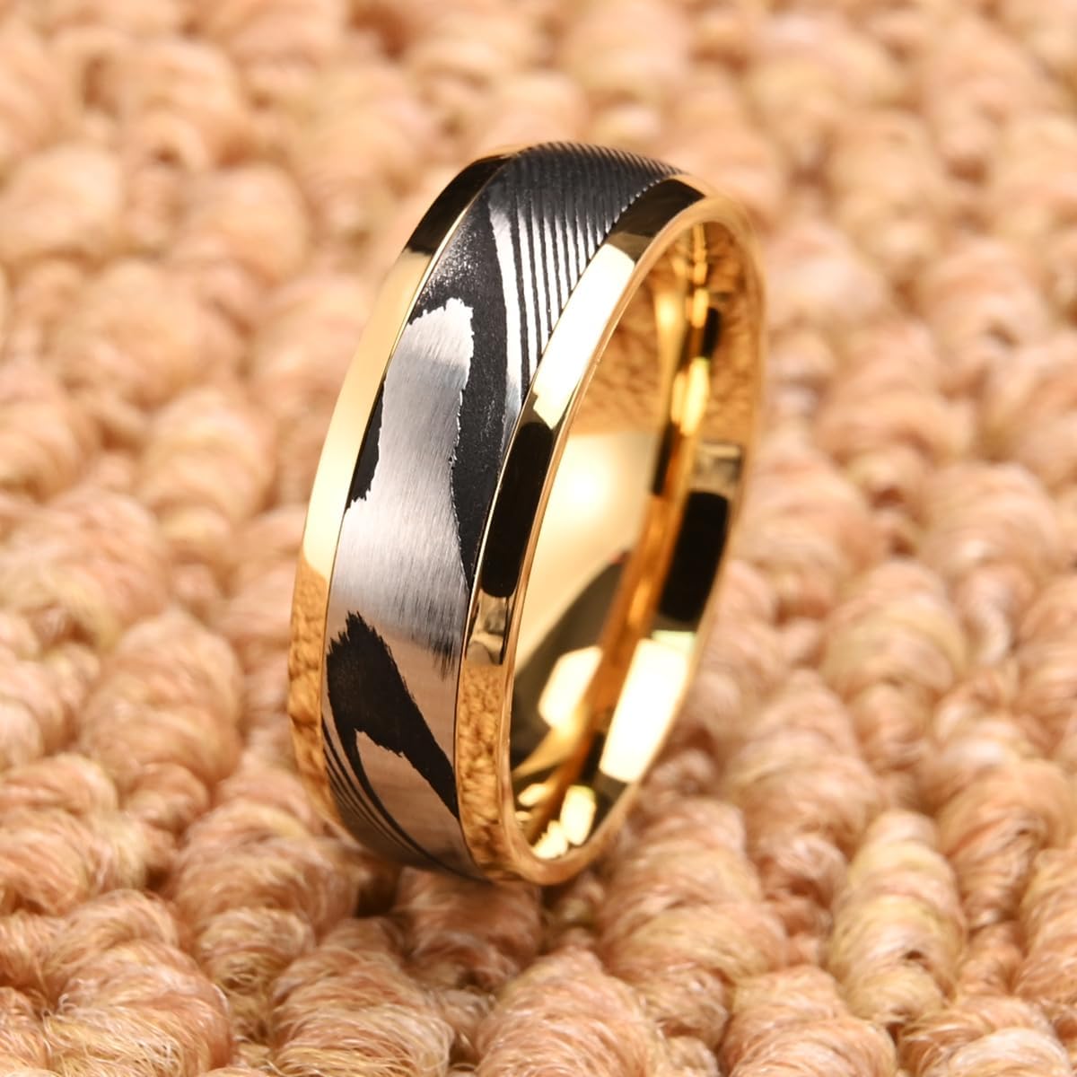 Golden Damascus steel rings for men and women men's engagement and wedding Bands with hand-forged textures stylish and unique Comfortable Suitable for Party Anniversaries