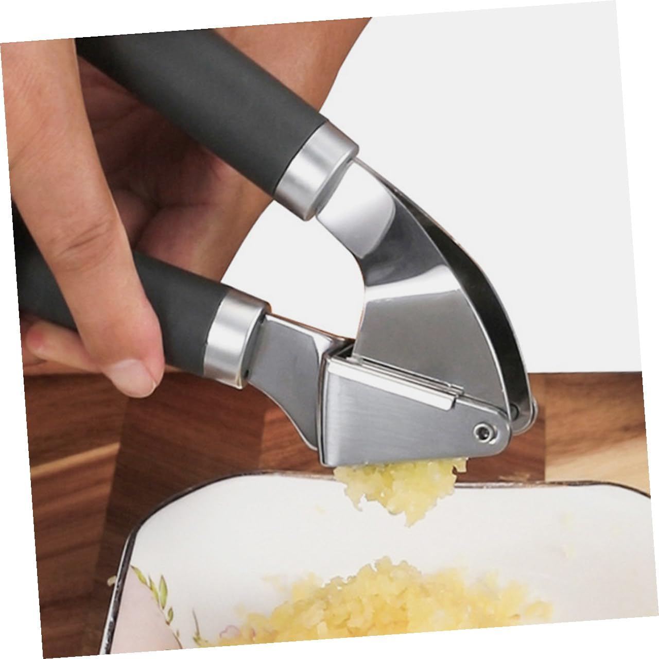 Resistant Stainless Steel Garlic Press Tool Manual Crusher Easy-clean Detachable Groove for Fine Garlic Puree Effortless Crushing Kitchen Gadget for Home Cooking