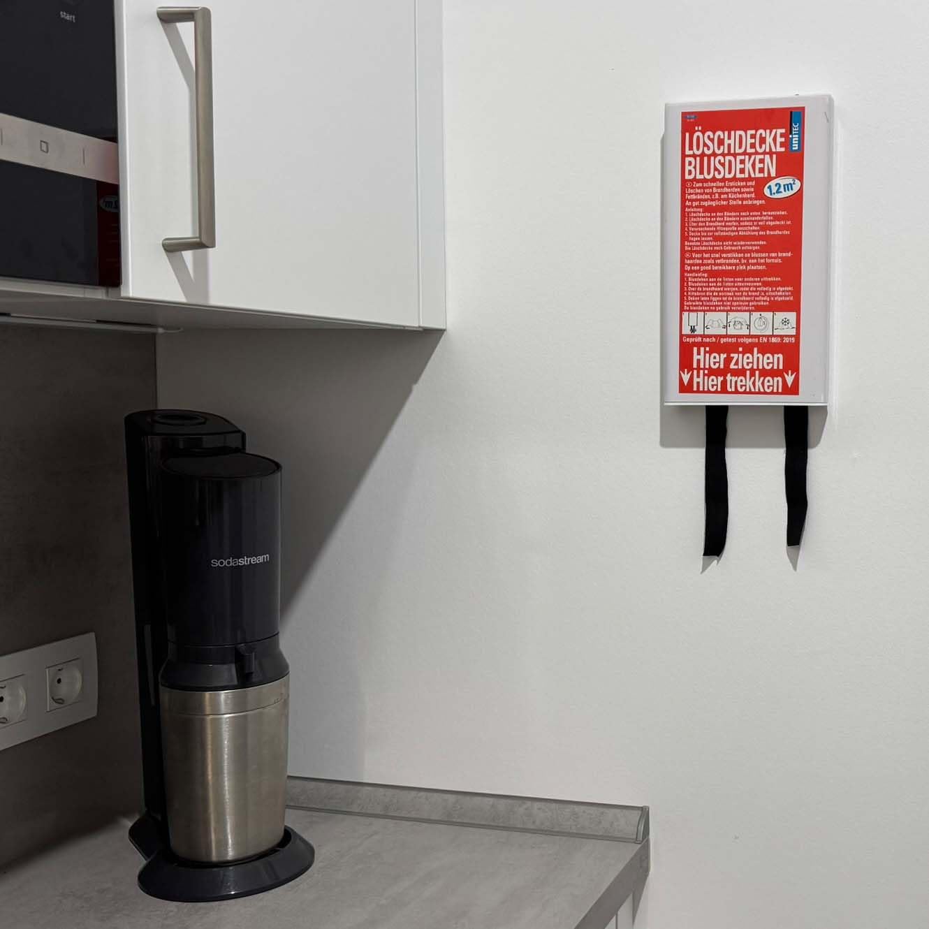 BURI 12 mantas ignífugas con soporte de pared, manta ignífuga, cubierta de seguridad de supervivencia de emergencia para cocina, techo de fibra de vidrio, 110 x 110 cm (1,2 m²)