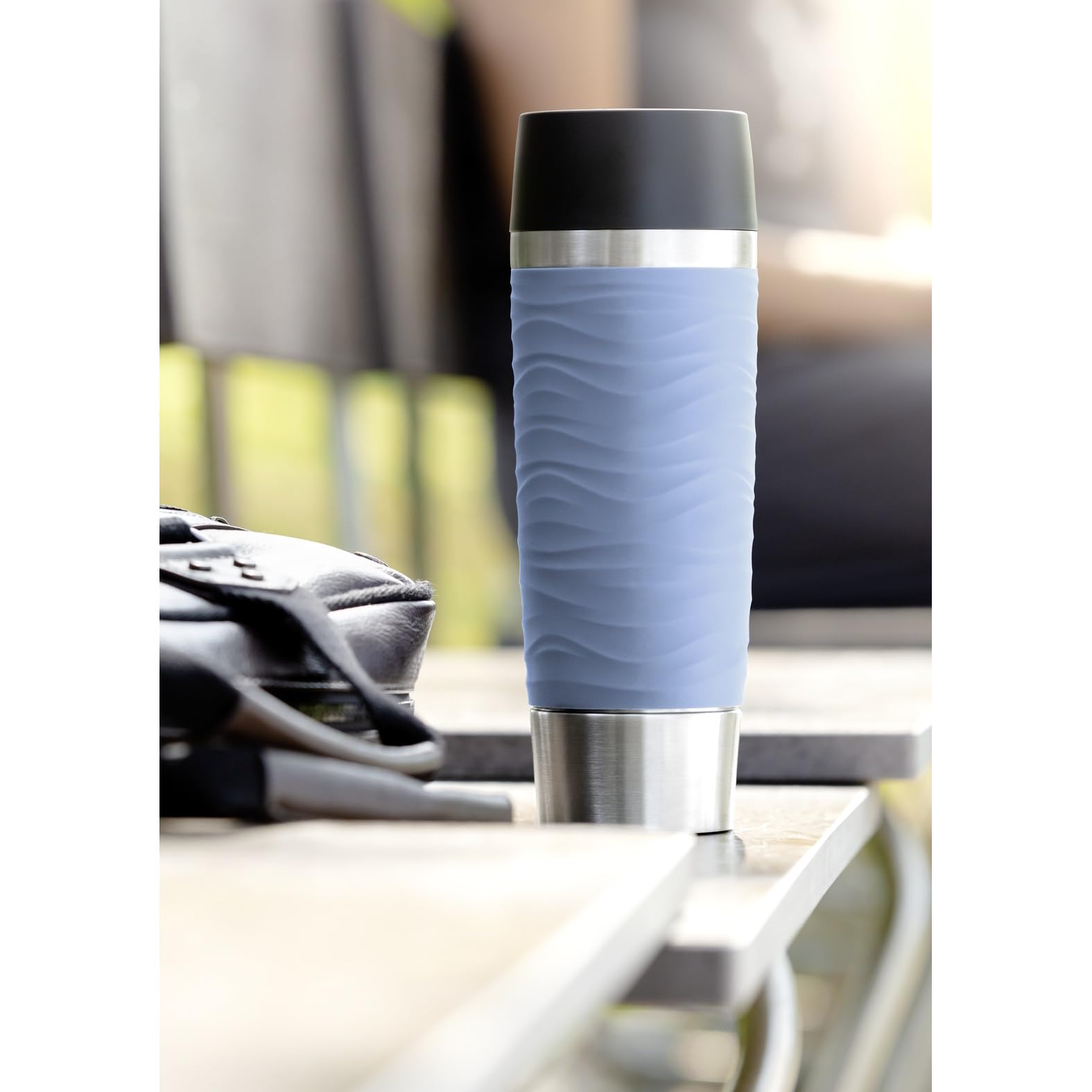 Emsa Travel Mug Waves Grande Isolierbecher N20121 | 0,5 L | bis zu 6h heiß und 12h kalt | 100% dichter Thermobecher | 360°-Trinköffnung | Quick-Press-Verschluss | Kaffee to Go | Puderblau