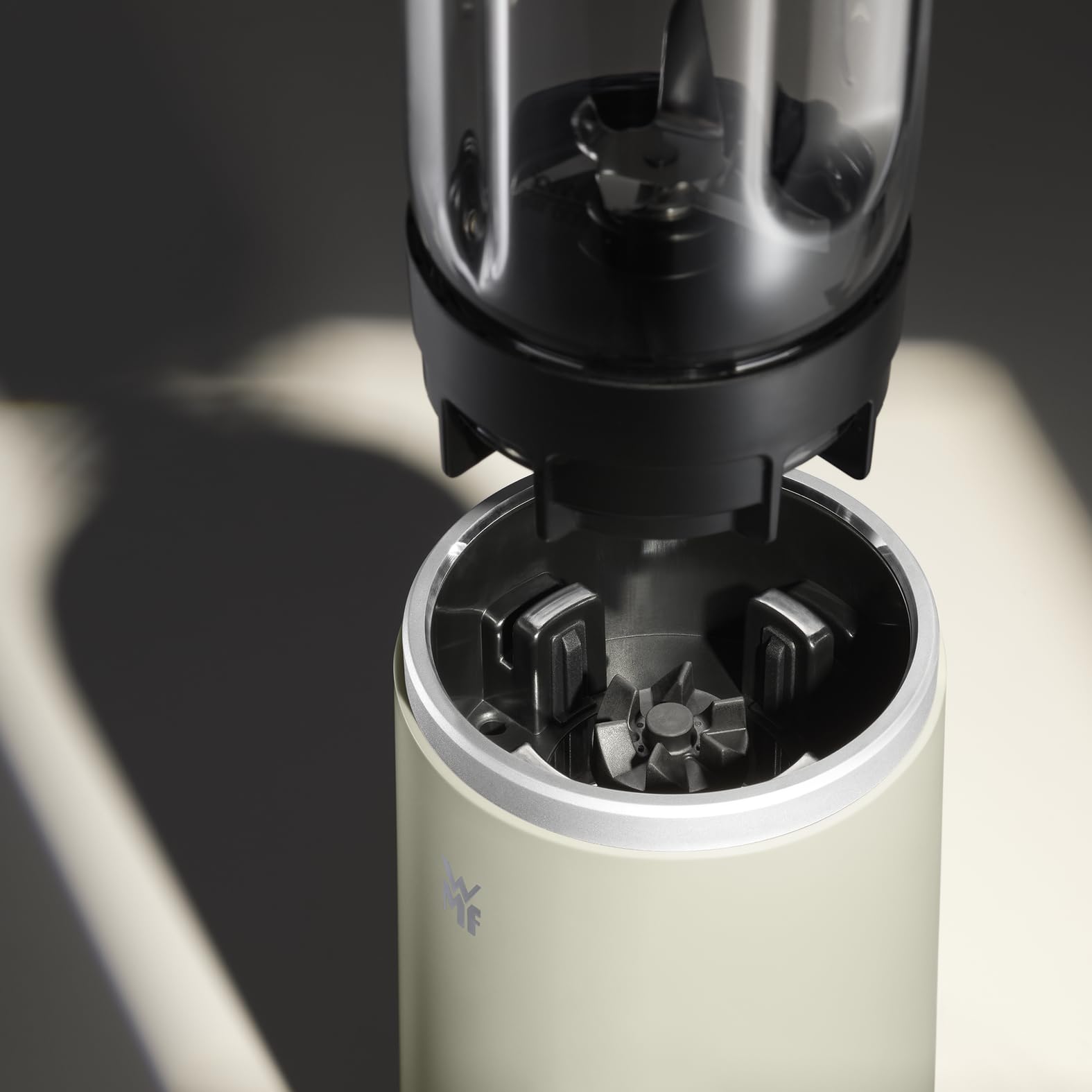 WMF Mix & Go Touch - Frosty Green, Smoothie Maker, osobisty blender, obsługa jedną ręką, moc 500 W, mikser stojący, szczelna butelka na wynos, 0416770091
