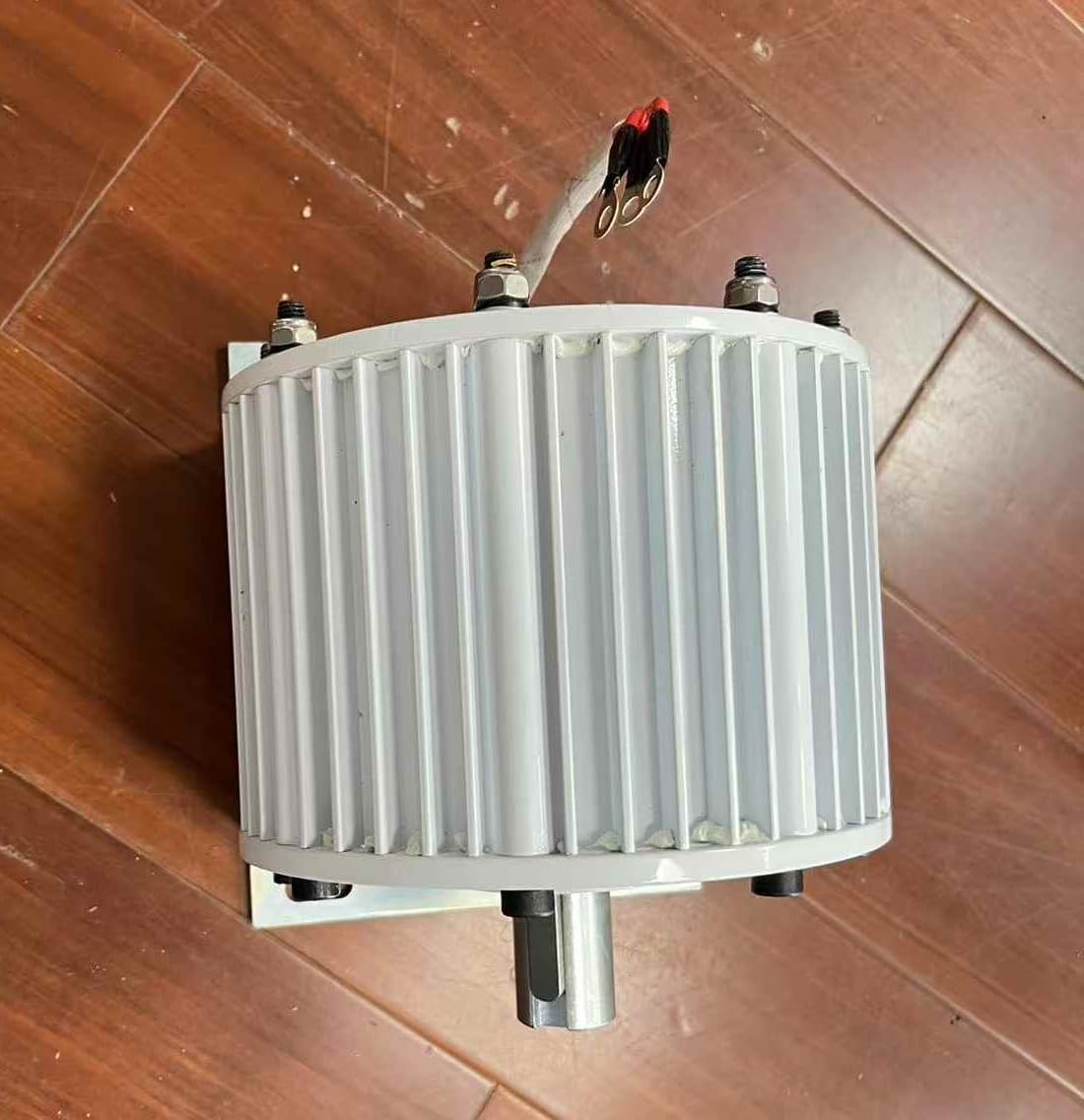 2000W 3 Phasen Permanent-Magnetgenerator 500U/min Getriebeloser Elektromotor,48V,220V,380V Permanentmagnet-Synchrongenerator für Windkraftanlagen Wasserturbinengenerator mit Sockel