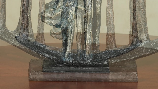 Escultura de pareja en mesa de resina con base negra miniatura 5