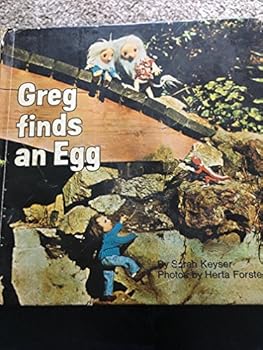 Hardcover Greg Finds an Egg Book
