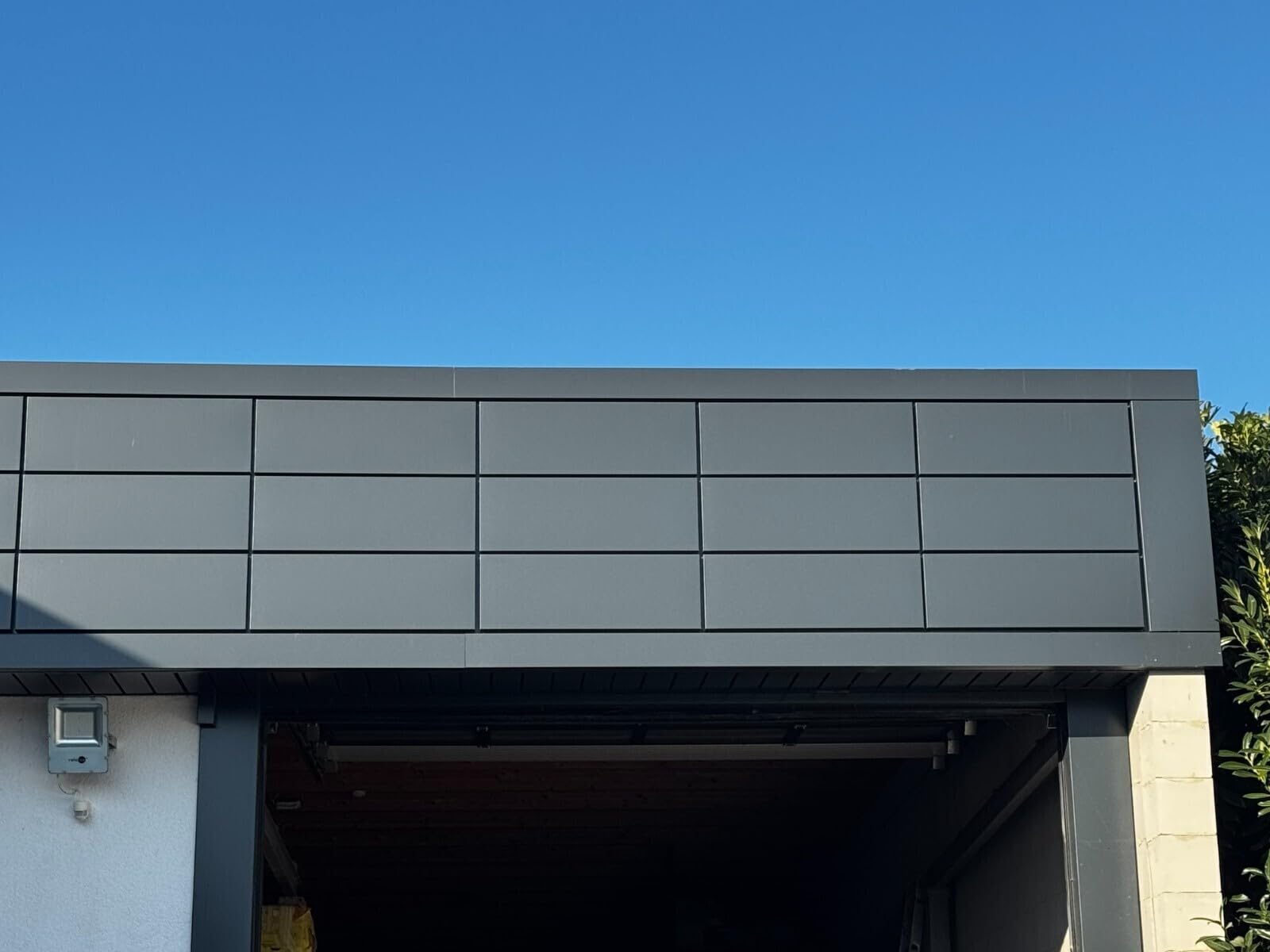 Alu U-Profil Anthrazit Struktur Grau | Aluminium U-Winkel Dachabdeckung | Hochwertiges Abschlussprofil für Dach, Terrasse, Fassade & Außenbereich, Größe: 2000 mm, Stil: 15x170x15 mm