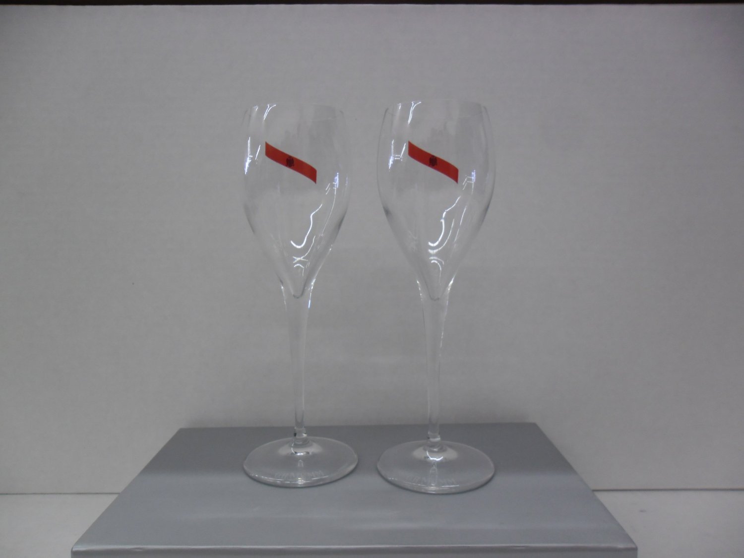 GH Mumm Cordon Rouge Brut Champagne Set of 2 France Black Eagle Logo Red Ribbon Band Flute Glasses