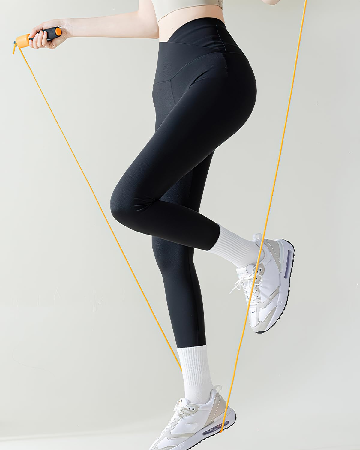 Yikki Lot de 4 Paires de Chaussettes Antidérapantes pour Femme, Idéales pour la danse, le fitness, la gym, le ballet, le trampoline, la maison et l'hôpital, taille unique