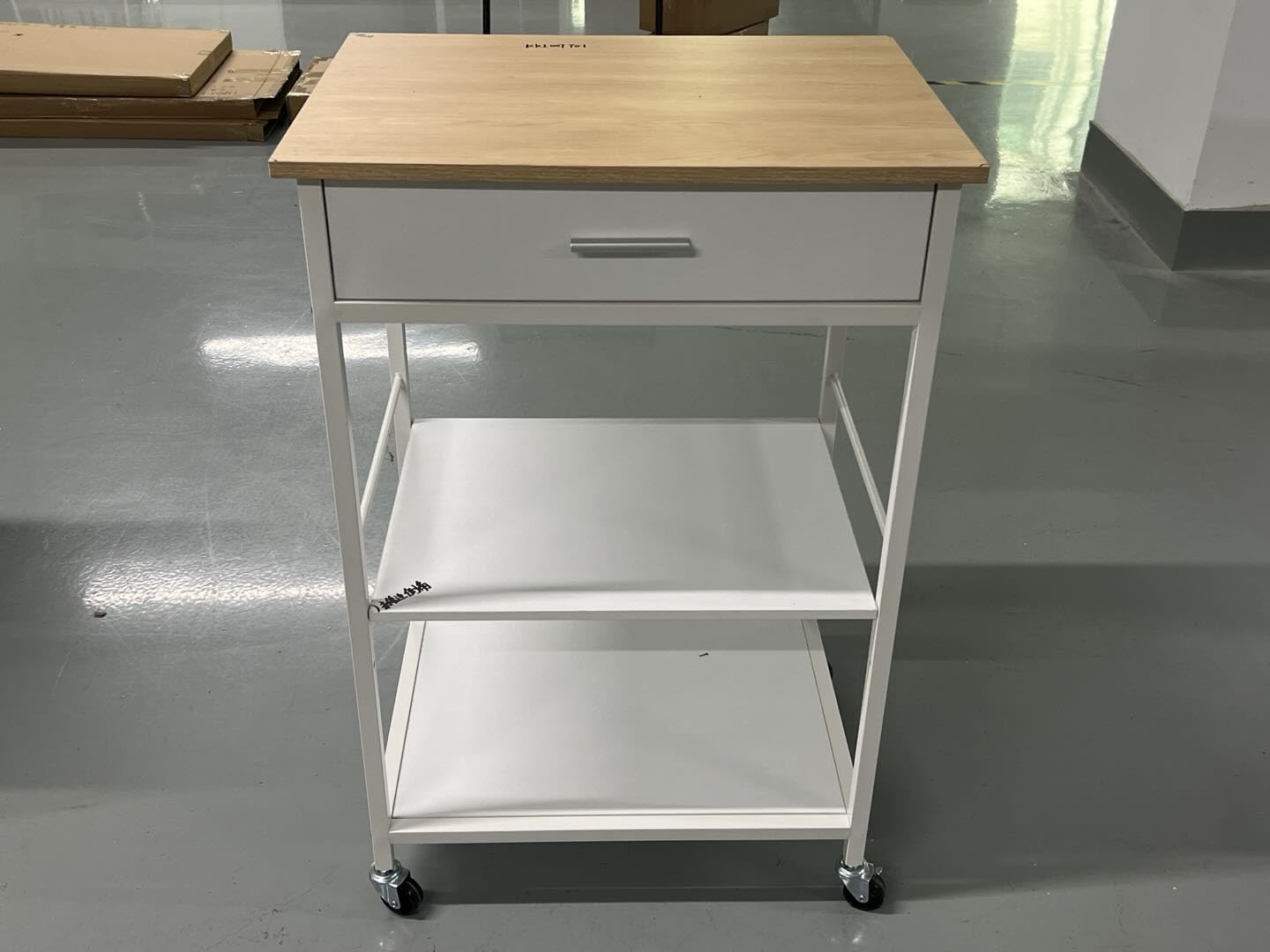VASAGLE Wózek Kuchenny na Kółkach, z Szufladą i Półkami, 60 x 45 x 90 cm | Wyspa Kuchenna, Stalowa Rama, do Kuchni, Jadalni, Matowy Biały i Dąb Beżowy, Kolekcja BARNET KKI007Y01