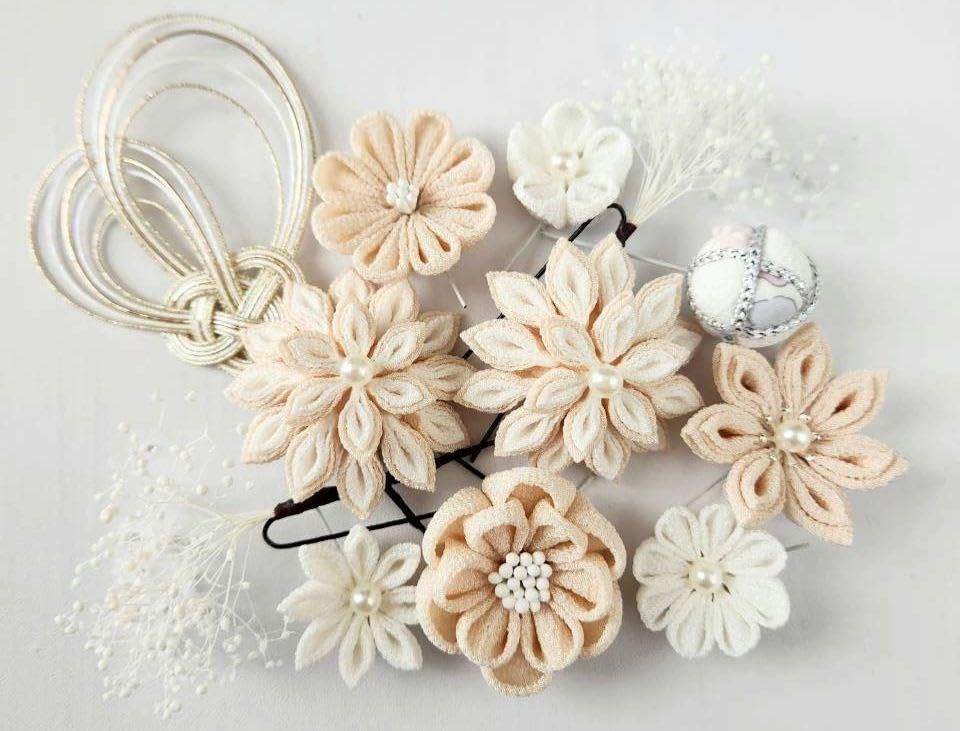 113 つまみ細工髪飾り ベージュ&times;ホワイト 七五三成人式卒業式