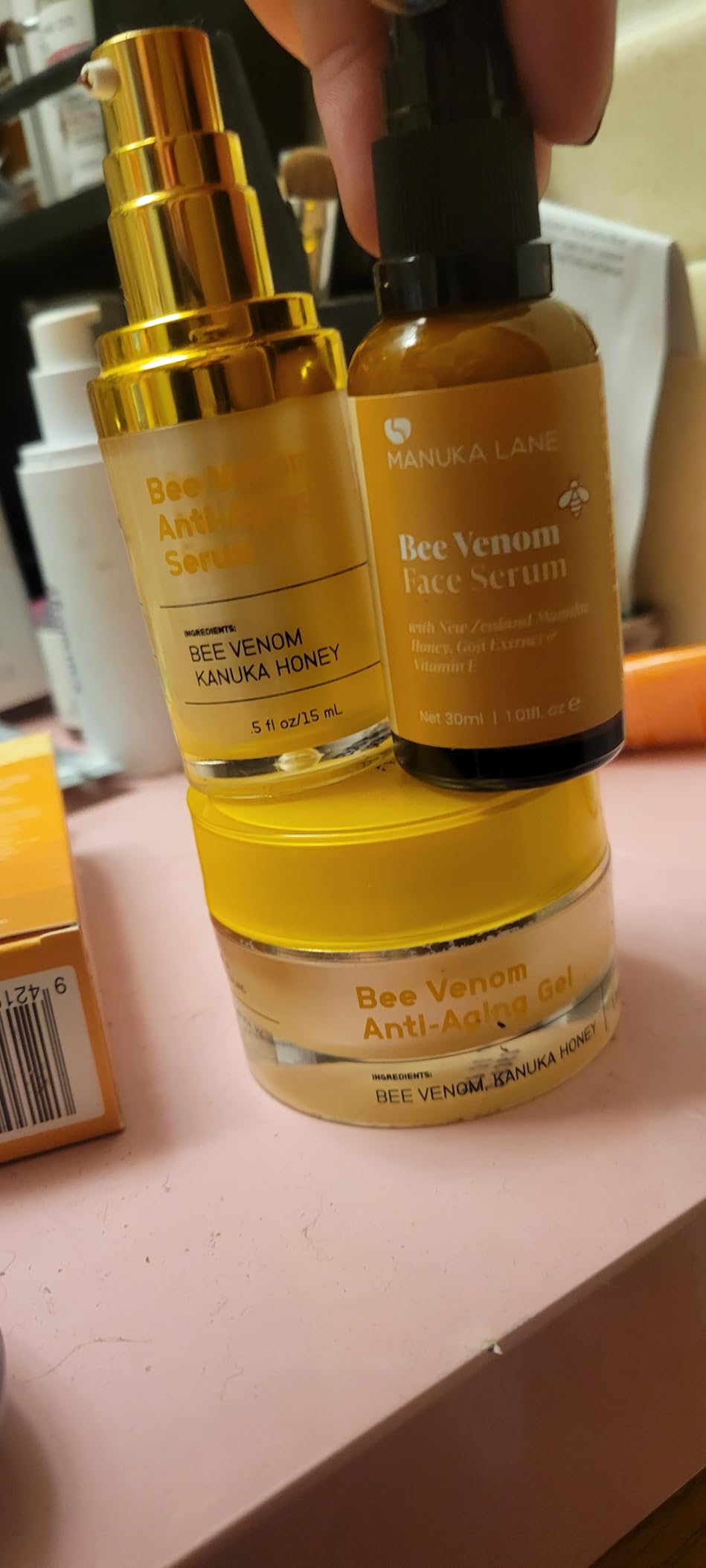 Manuka Lane Vitamin C Serum for Face and Neck with Hyaluronic Acid, Manuka Honey & Sweet Almond Oil | Plant Based Formula | Carefully formulated to keep your skin young and healthy!