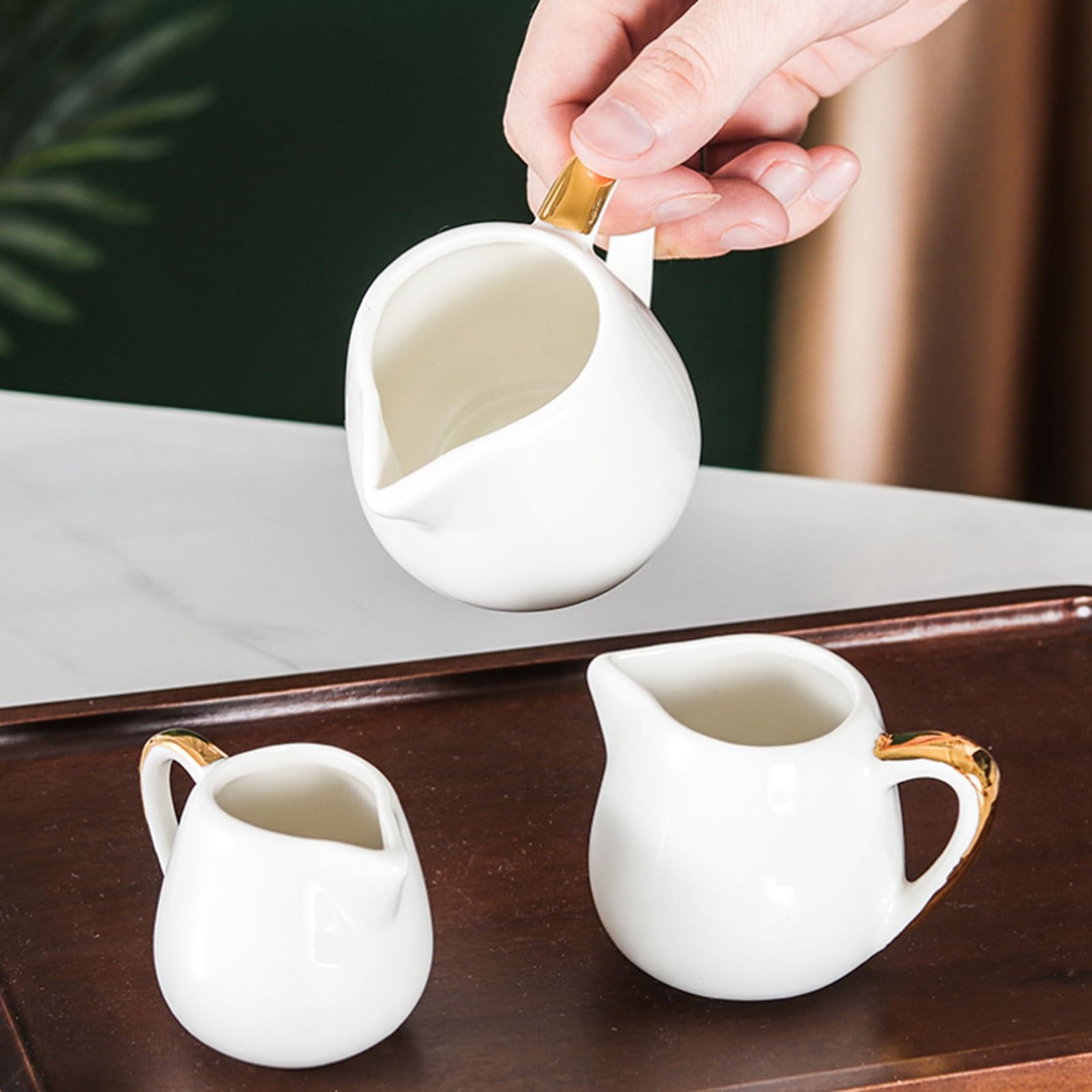 MRKU Pot à Lait, saucière, Tasse à Eau, pichet, Distributeur de crème et de café, sucrier, en céramique avec liseré doré, élégant, Couleur Miel, Bec verseur Anti-Goutte