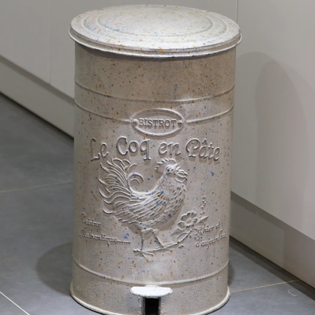 Image of Outdoor Dog Poop Trash Can with Lid-15L /4 Gal,Commercial Outdoor Retro Metal Garbage Can with Foot Pedal,Perfect for Shopping Mall,Office,Pets Park,Backyard