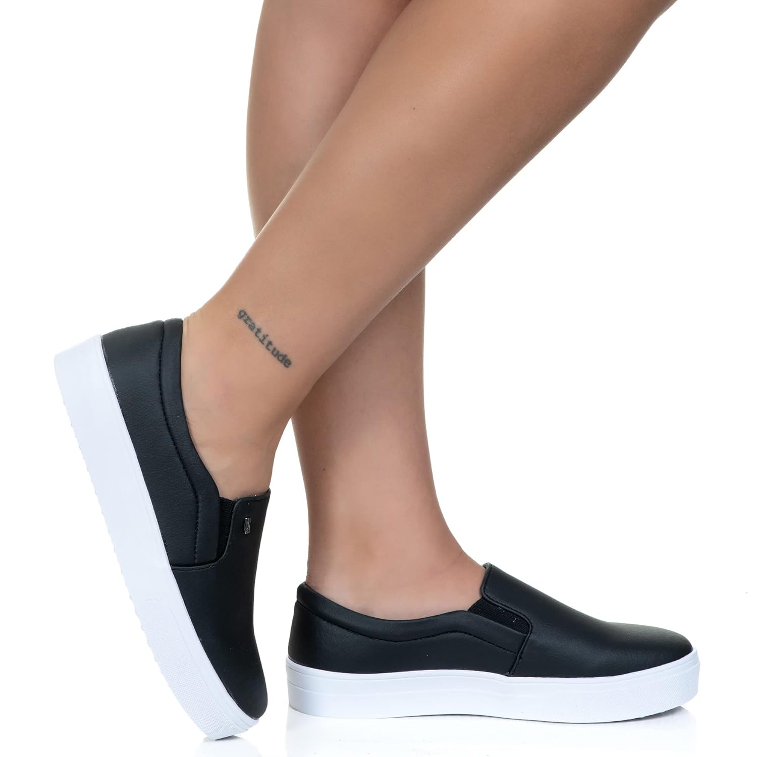 Tenis Slip On Feminino Iate Casual Estilo Shoes em promoção! Veja a oferta e mais achadinhos de Tênis 4 Hoje é o melhor dia para comprar Tenis Slip On Feminino Iate Casual Estilo Shoes com aquele preço maroto! Promoção! Aproveite a oferta! 4