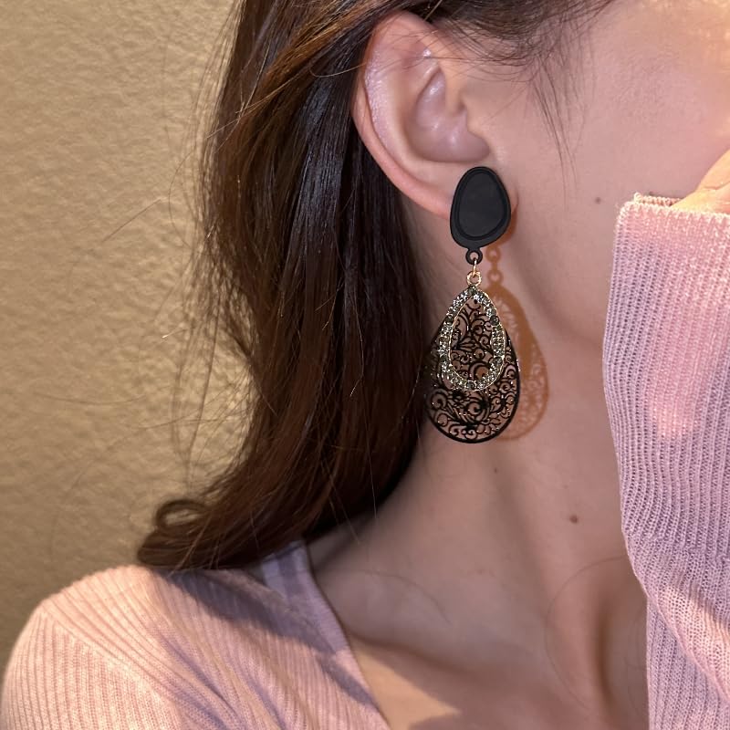 Women's Black Hollow Clip On Earrings Stud Earrings3