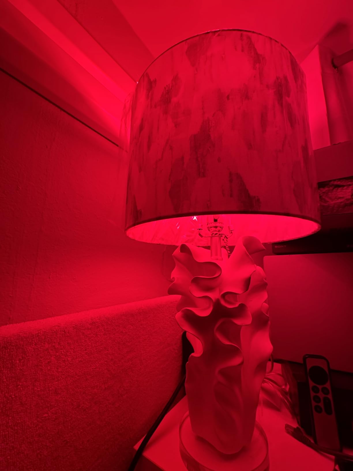 Image of SANSI Red Light Therapy Bulb for Sleep with Remote, 25W A21 E26 | 670nm Dual Mode 3000K Reading Light, Dimmable, Auto-Off Timer, Zero Blue Light, Large Bedroom, Flicker-Free
