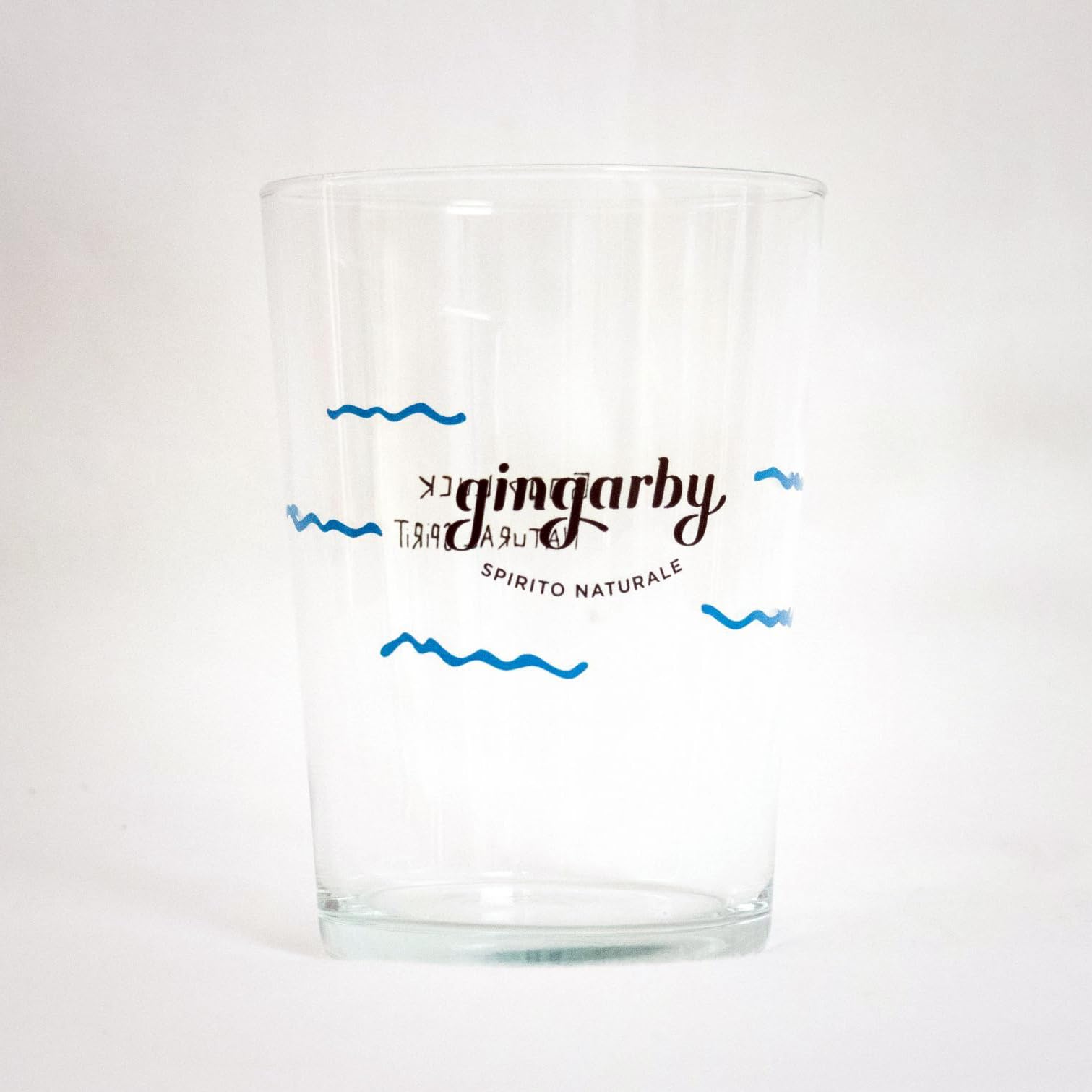GinGarby Confezione SUNNY DRY GIN + 2 Bicchieri | Ginepro, Agrumi, Erbe Mediterrane, Spezie | Set Bottiglia con Etichetta in Carta Cotone 70cl. + 2 Tumbler