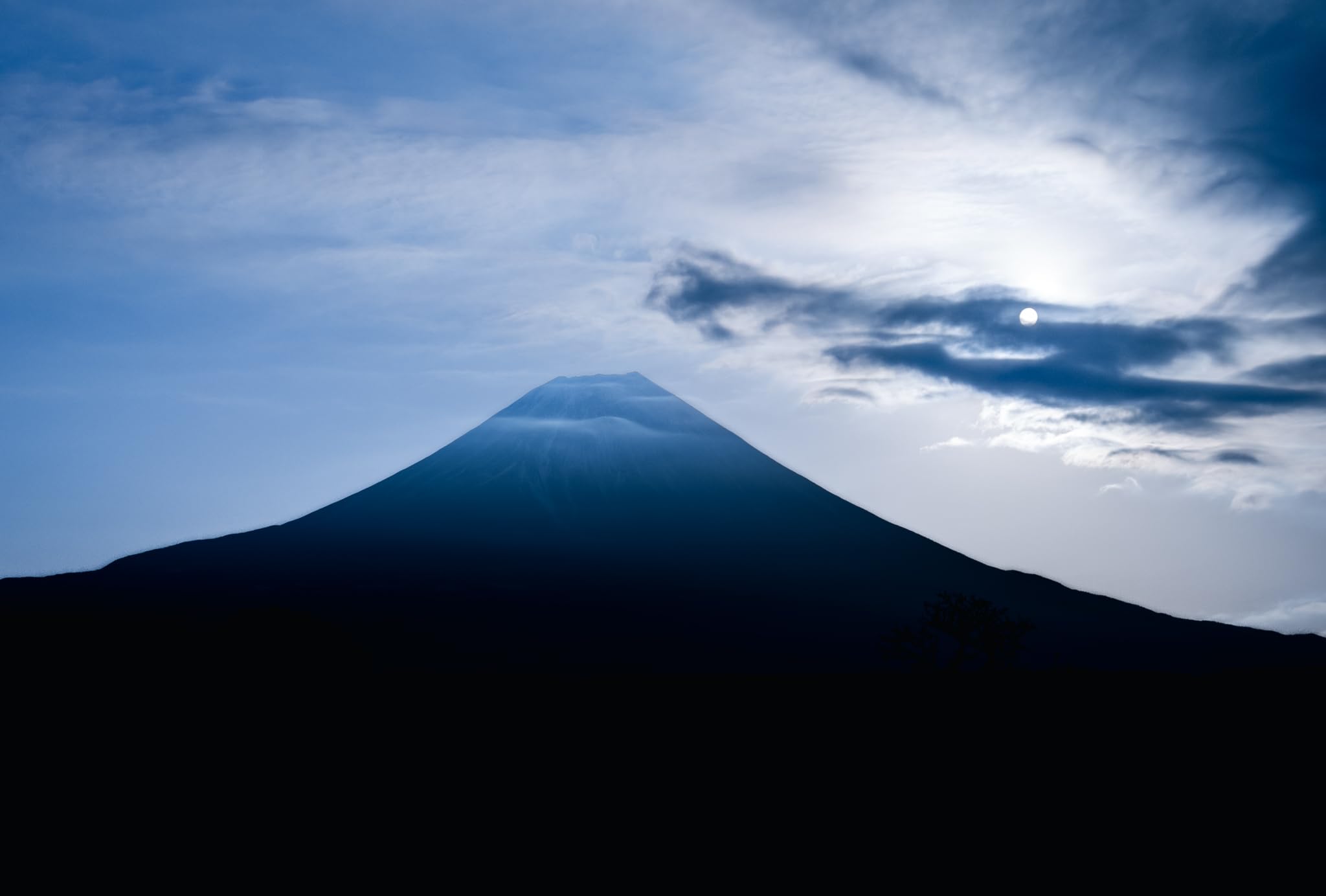 ❤️送料込値下げ❤️絵画★謎の山の冬景色★ガラス額入り ❤️送料込値下げ❤️絵画☆謎の山の冬景色☆ガラス額