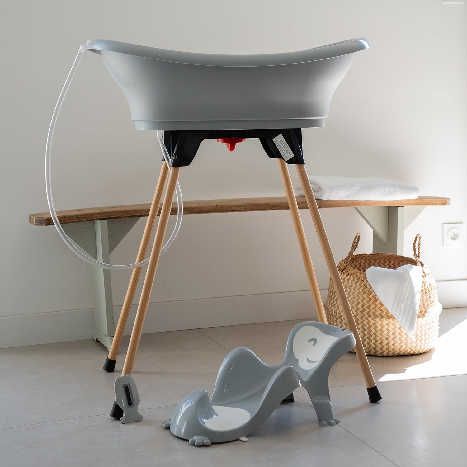 THERMOBABY - Pack Baignoire Bébé VASCO 5 En 1 - Baignoire, Pied En Bois, Tuyau De Vidange, Transat De Bain, Thermomètre - Fleur Bleue - Pliable & Stable - Fabriqué En France