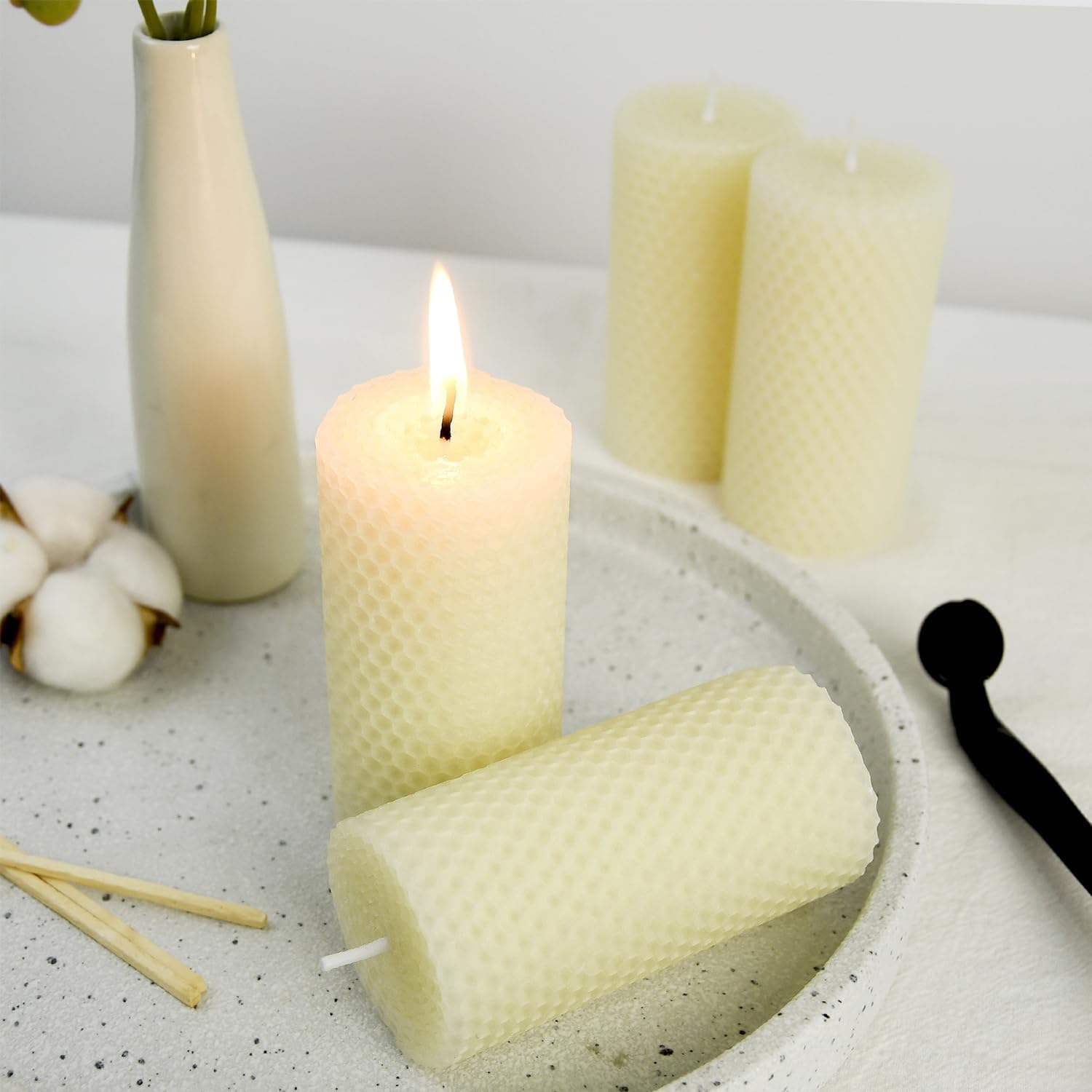 Velas de cera de abeja, 2 x 4 pulgadas, juego de 4 velas de cera de abeja blanca, sin perfume, sin humo y sin goteo, aproximadamente 9 horas de combustión para decoración del hogar, fiesta, Navidad,