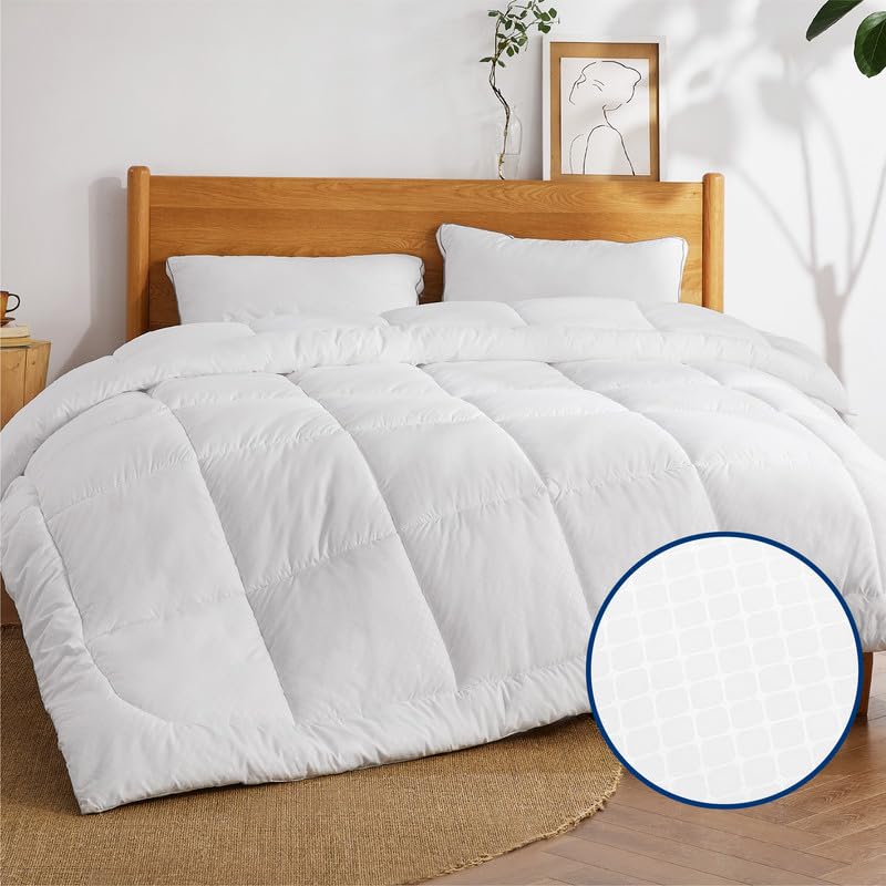 Bedsure All Season Down Alternative Comforter-Twin Duvet Insert with Corner Tabs,Quilted Machine Washable,Embossed Comforters for Kids Girls Boys(White Square Plaid,Twin)