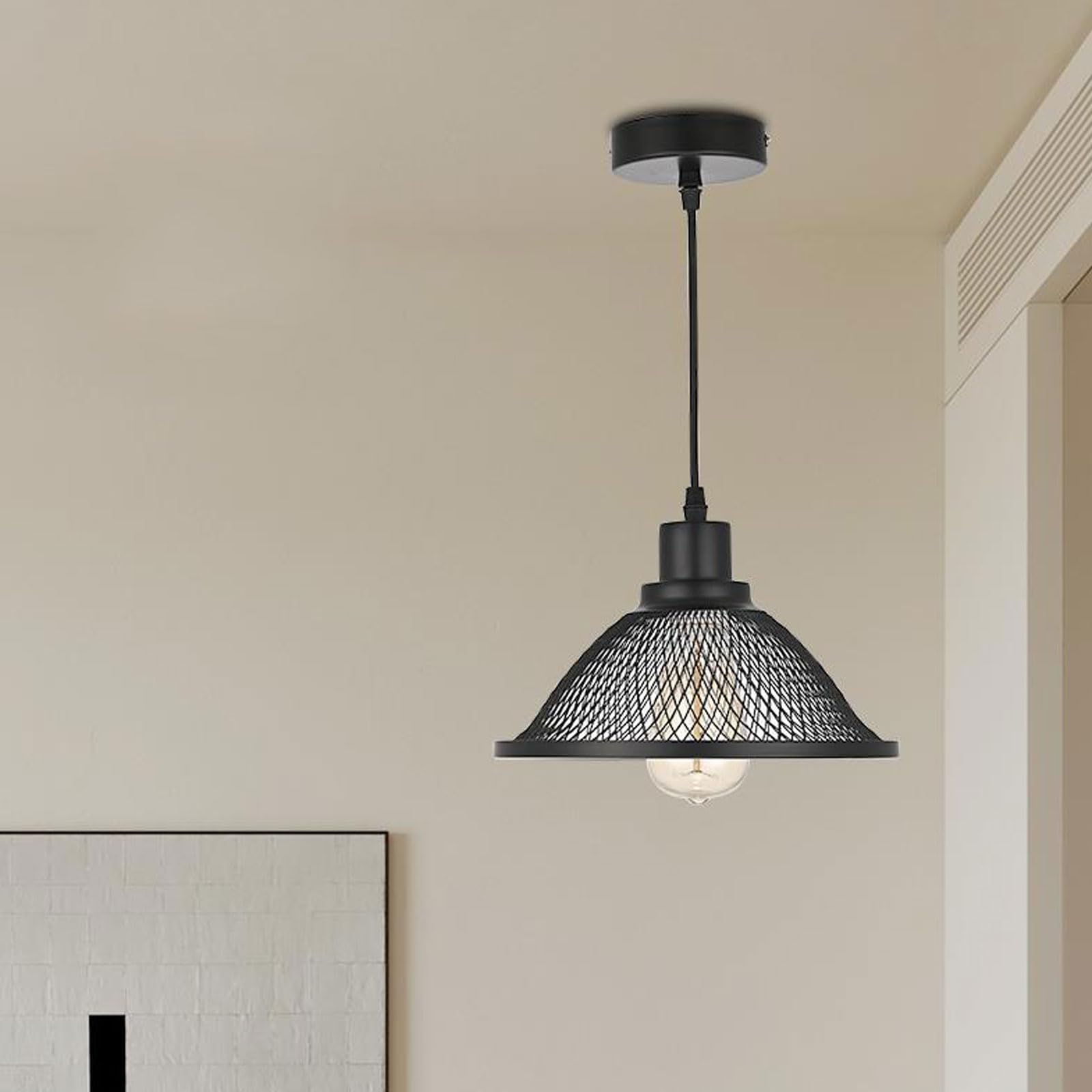 Lampada a sospensione in ferro con rete nera, attacco E26, luce calda, lampada da comodino, lampadario industriale vintage, adatto per caffè, bar e altri ambienti.